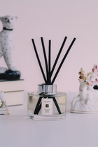 موزع عطر سنت سراوند بعطر إنجلش بير اند فريزيا
