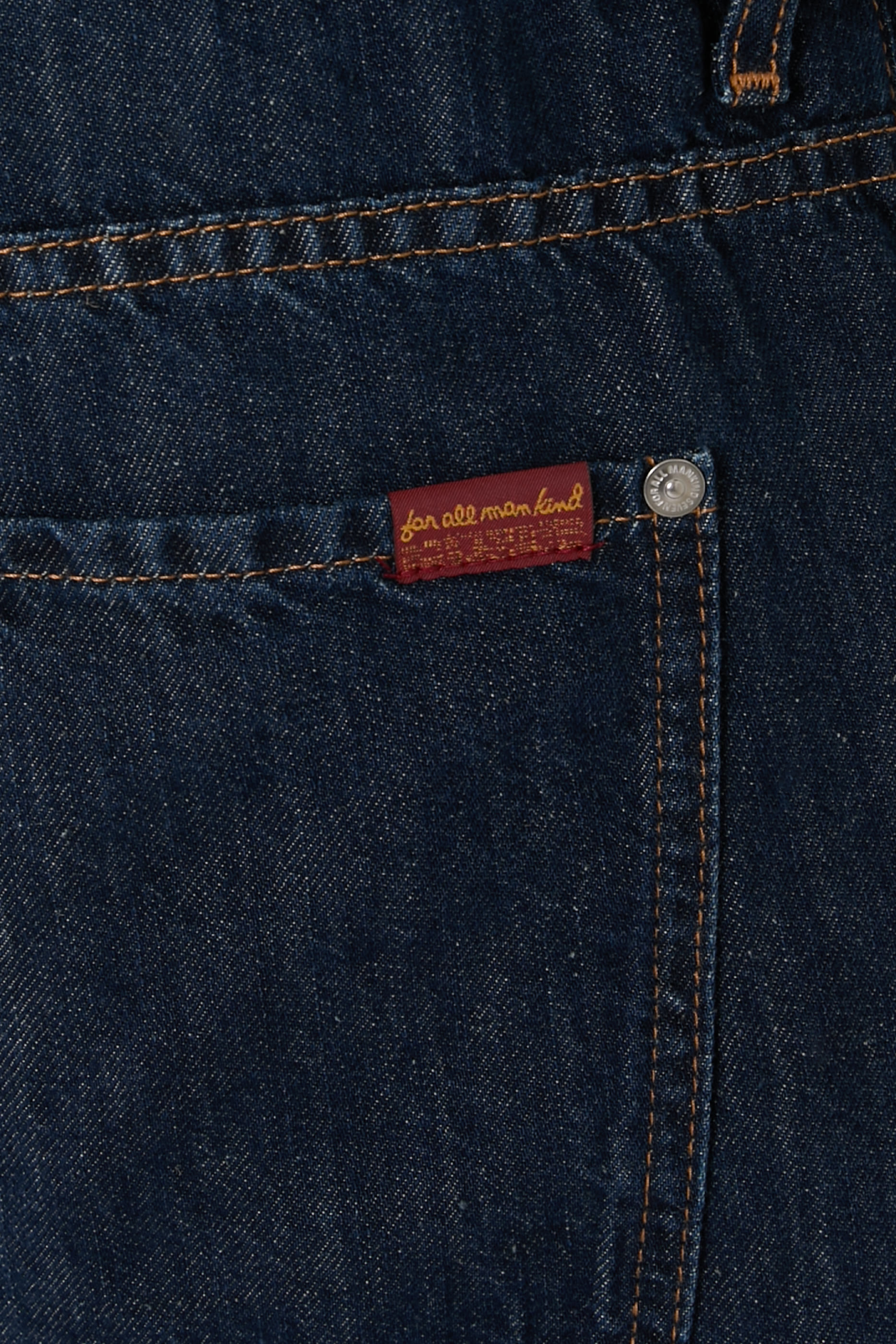 بنطال جينز بقصة ساق مستقيمة