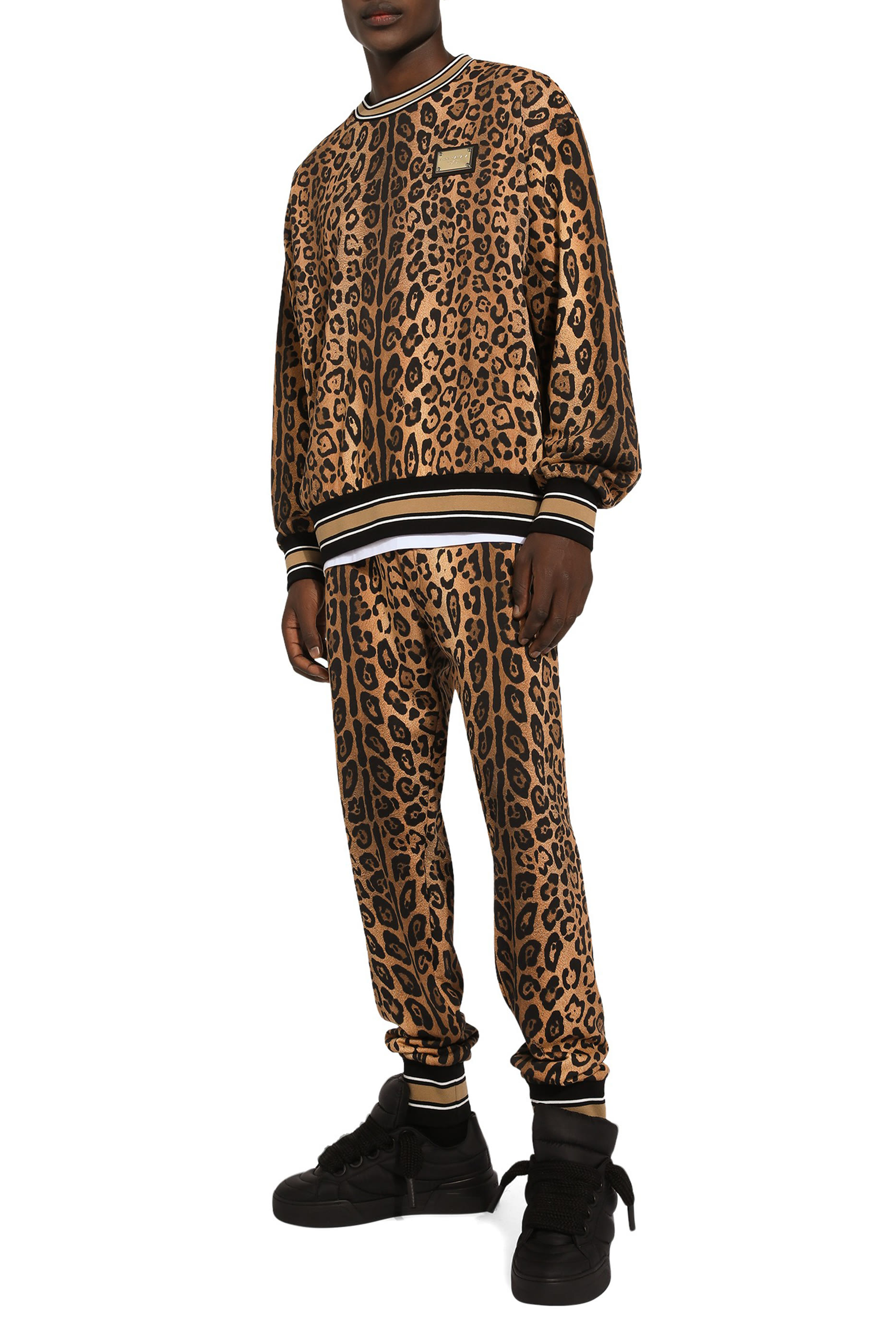 سويت شيرت بياقة مستديرة ونقشة جلد الفهد وشارة قماش كريسبو