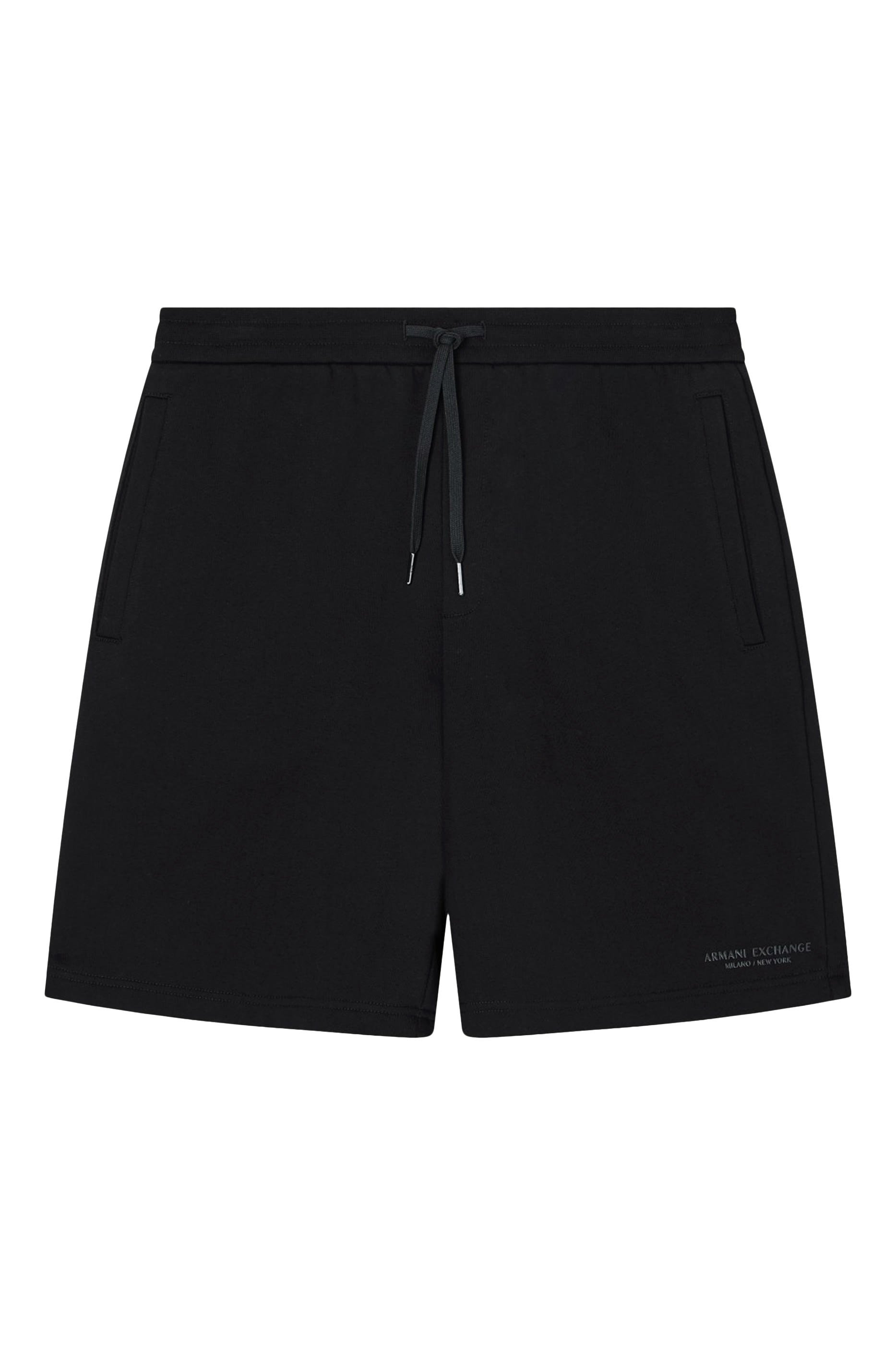 شورت بشعار الماركة