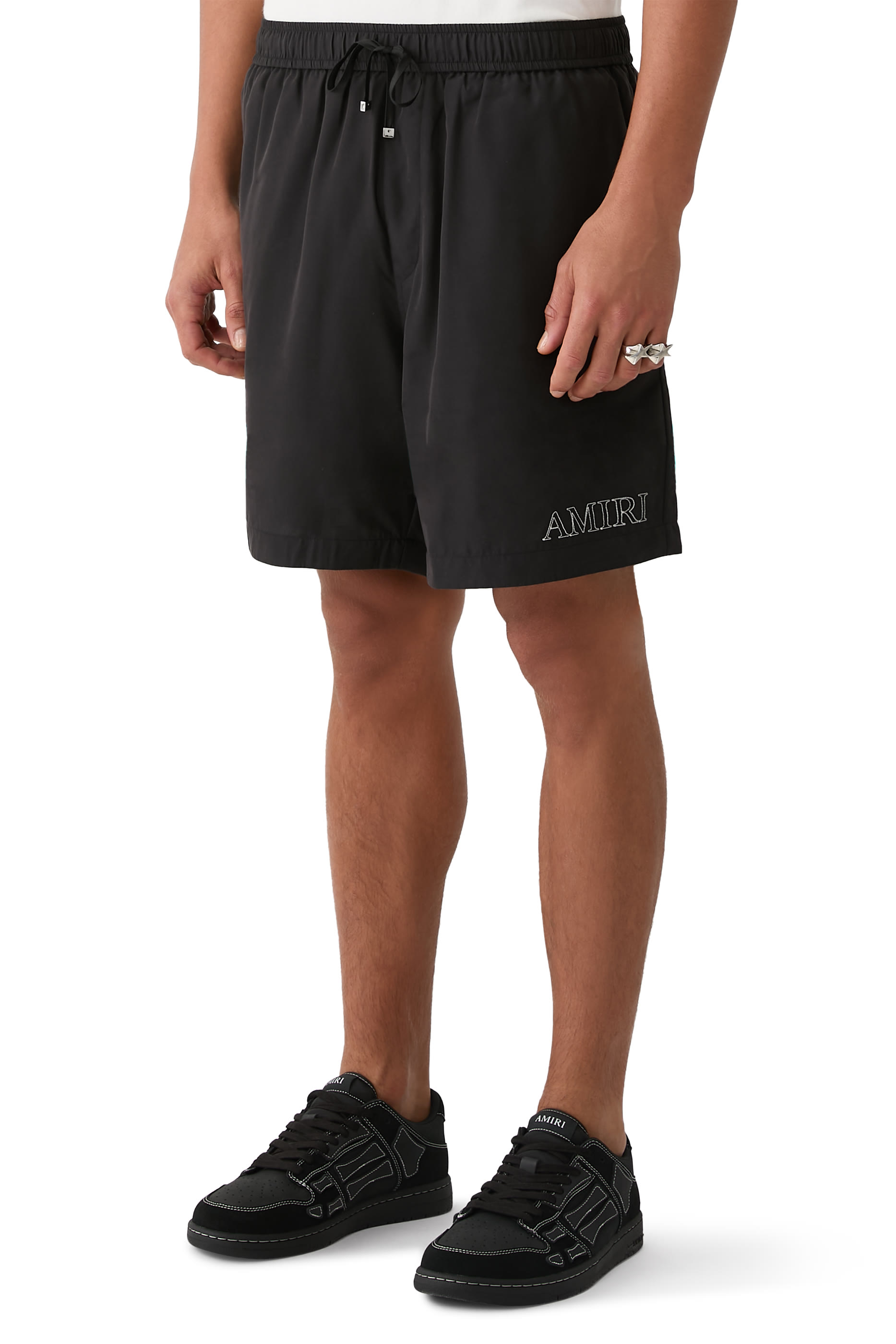 شورت ام ايه بشعار الماركة