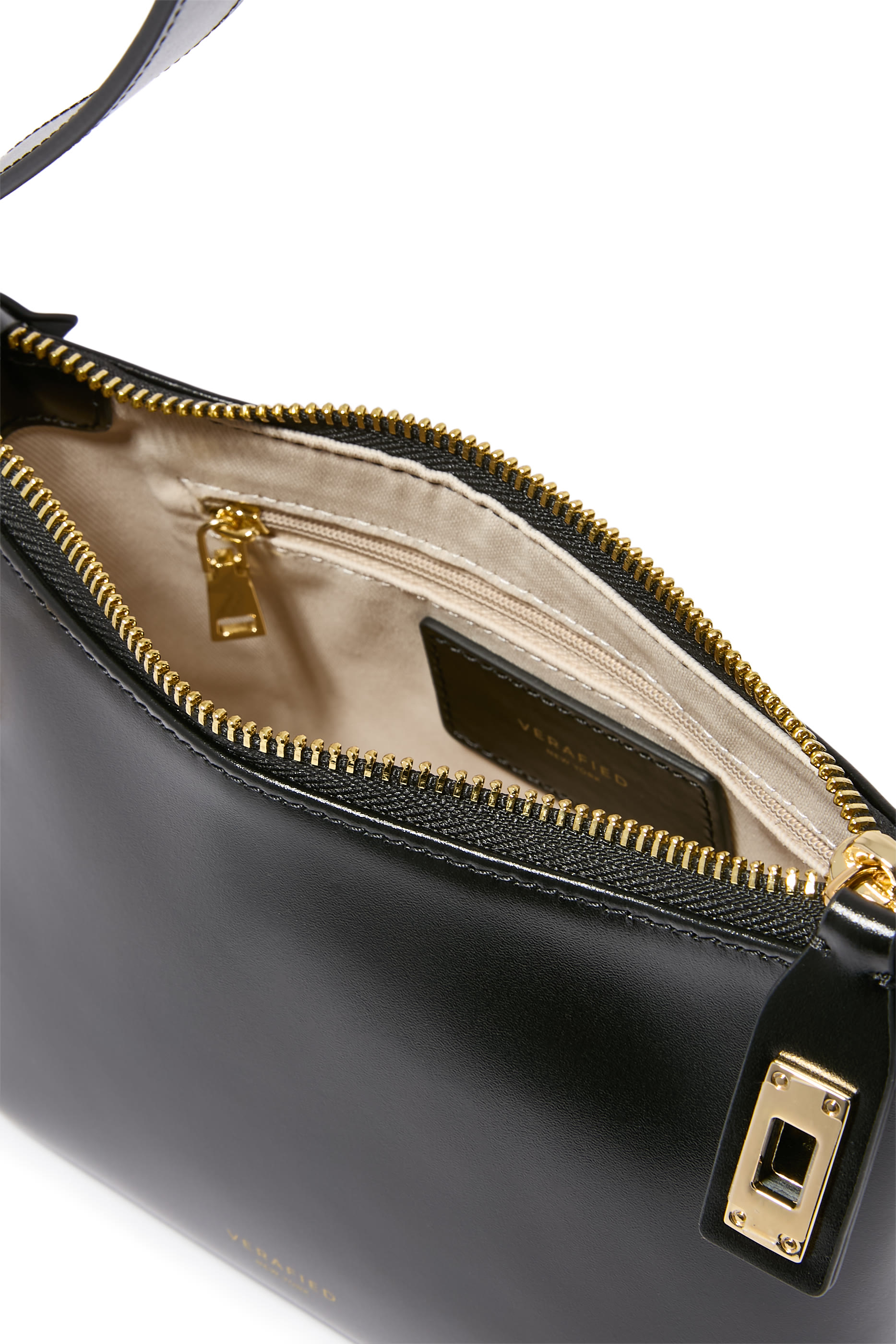 حقيبة هوبو صغيرة بتفاصيل ذهبية اللون