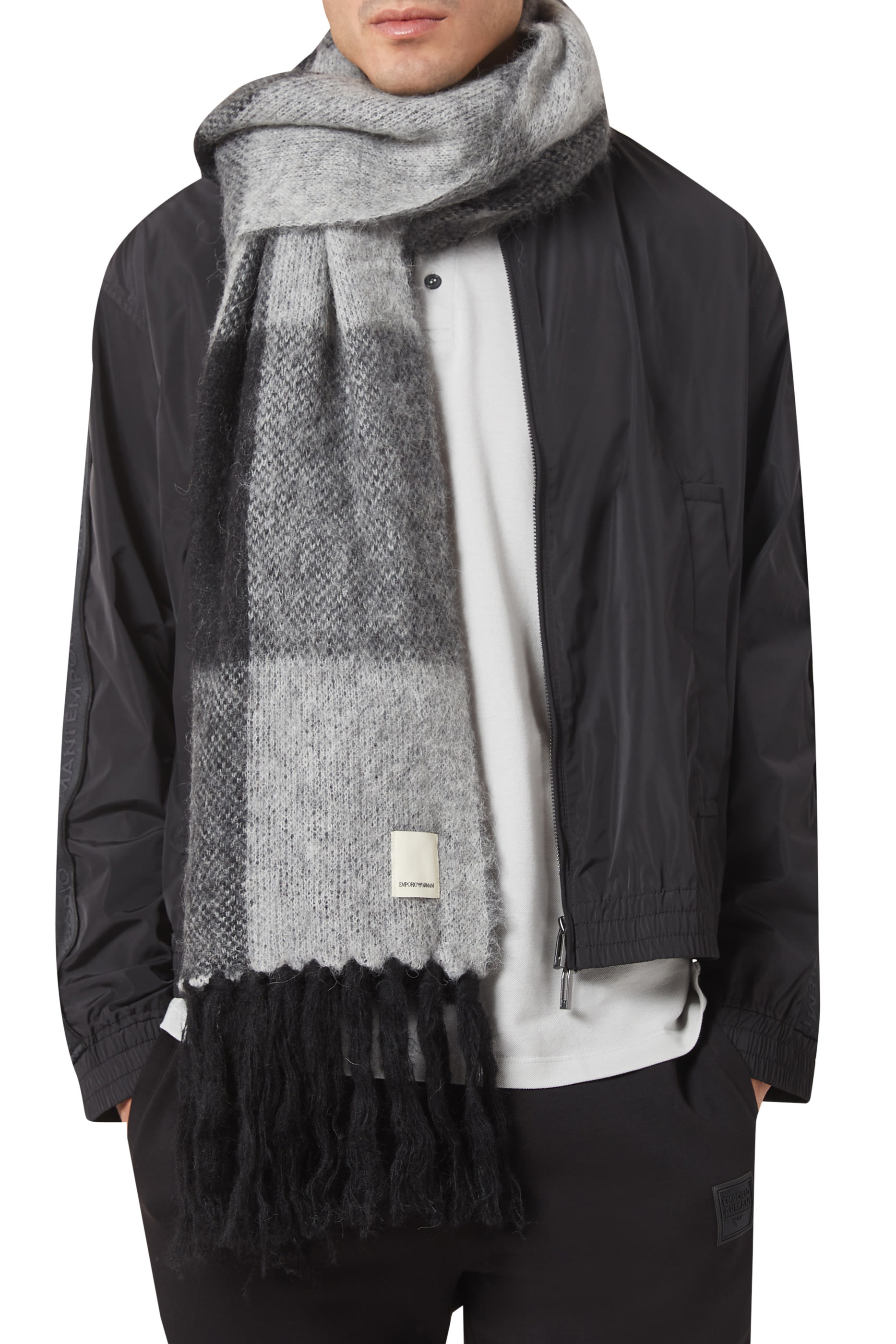 وشاح بتصميم مربعات