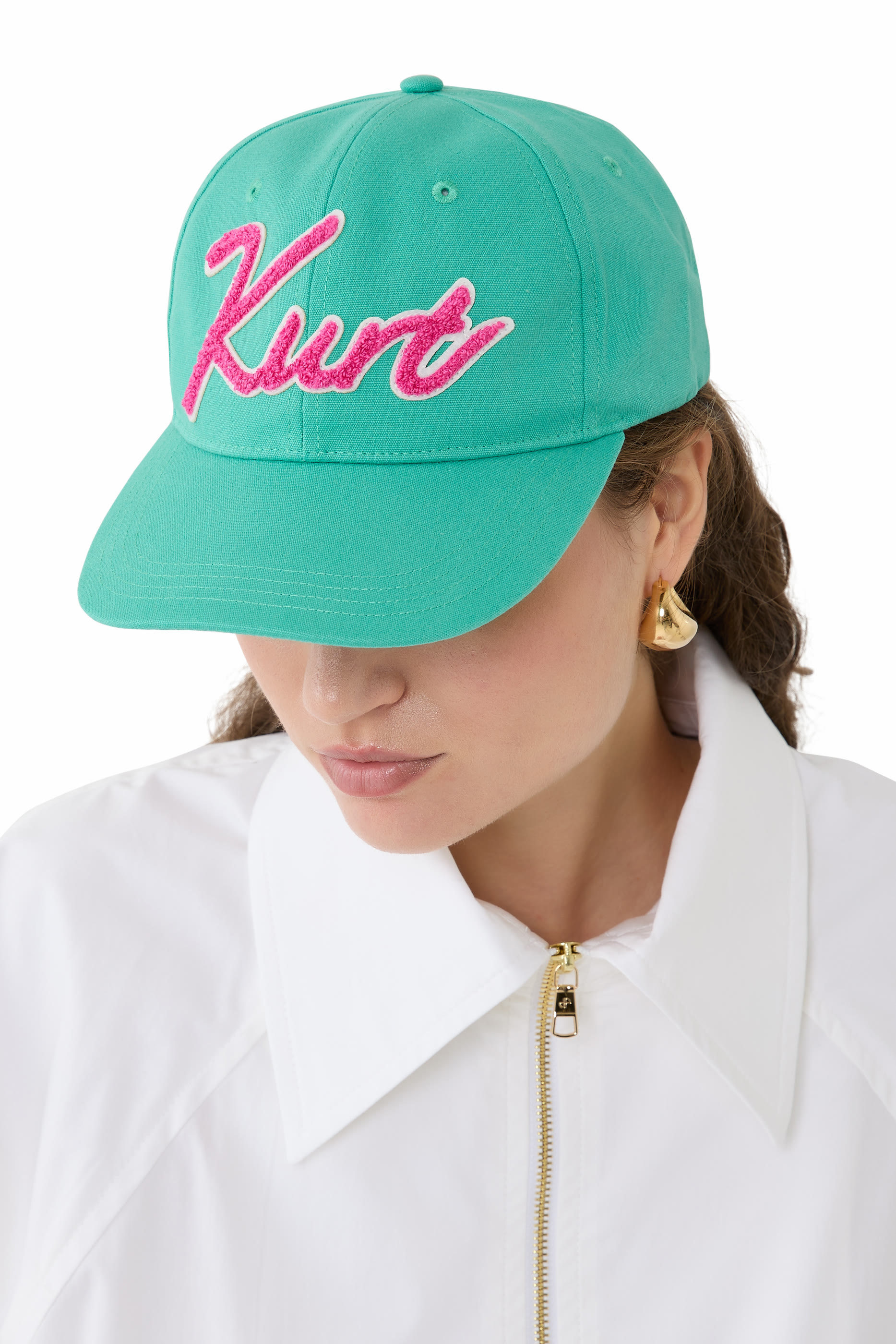 كاب بتطريز كيرت