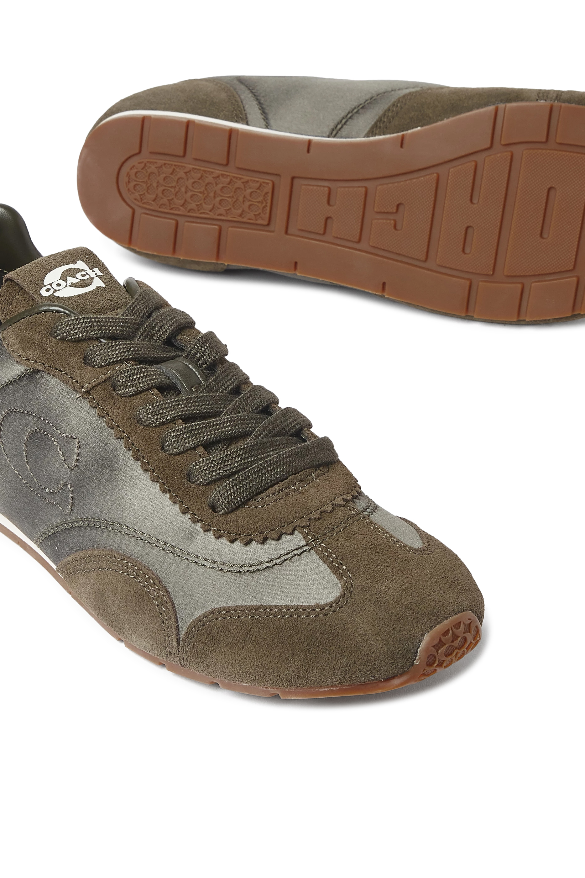 سنيكرز بنعل مسطح