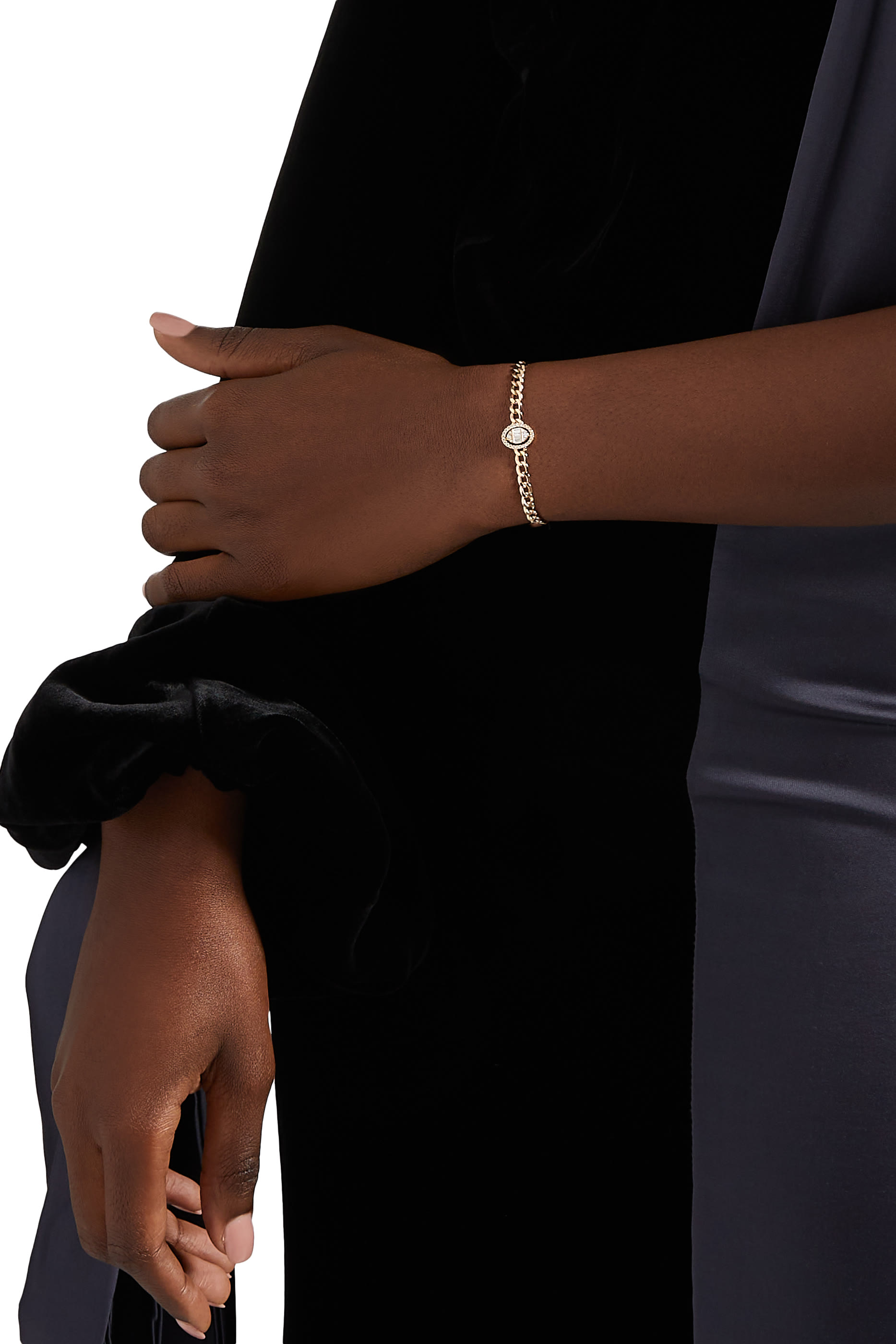 سوار قوة مزين بحلية بيضوية مرصعة بماس، ذهب وردي عيار 18