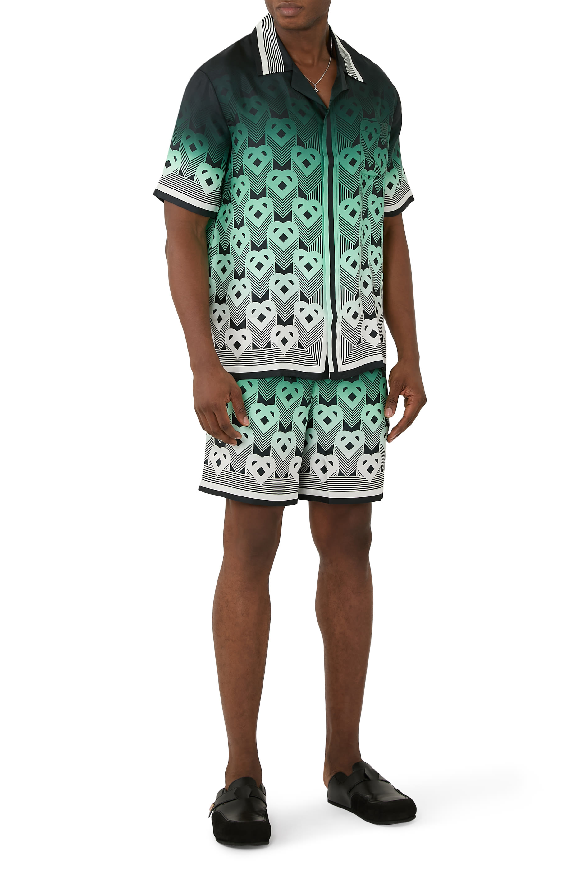 قميص بأكمام قصيرة ونقشة حرف شعار الماركة بلون متدرج حرير