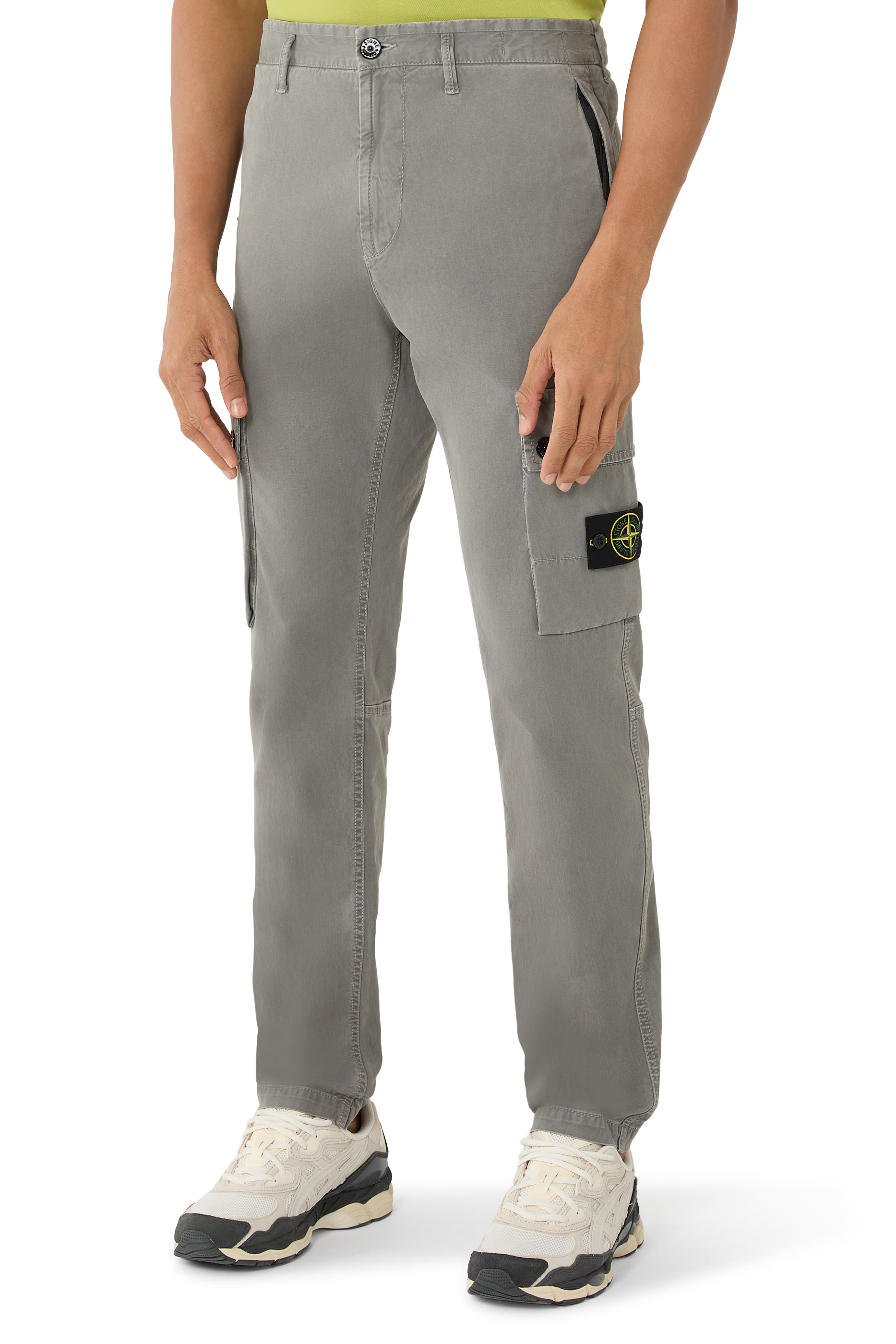 بنطال كارجو بقصة ضيقة