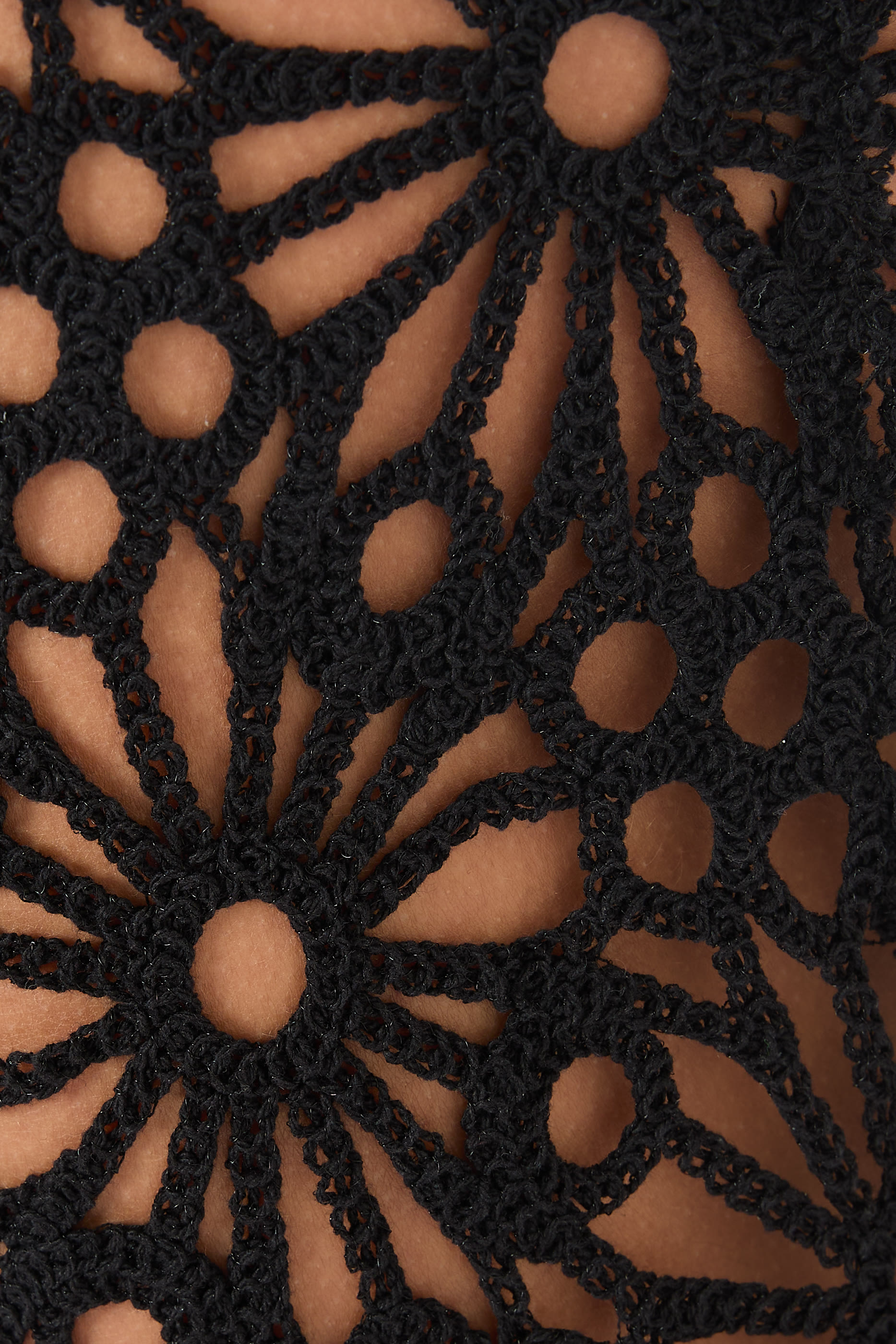 بنطال بقصة ساق ضيقة وحواف واسعة بدون حزام خصر