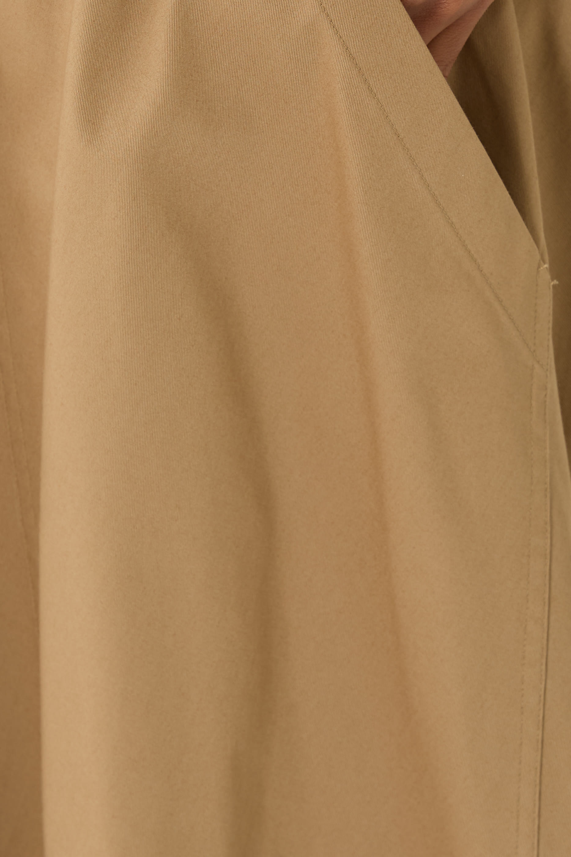 تنورة واسعة بجيوب