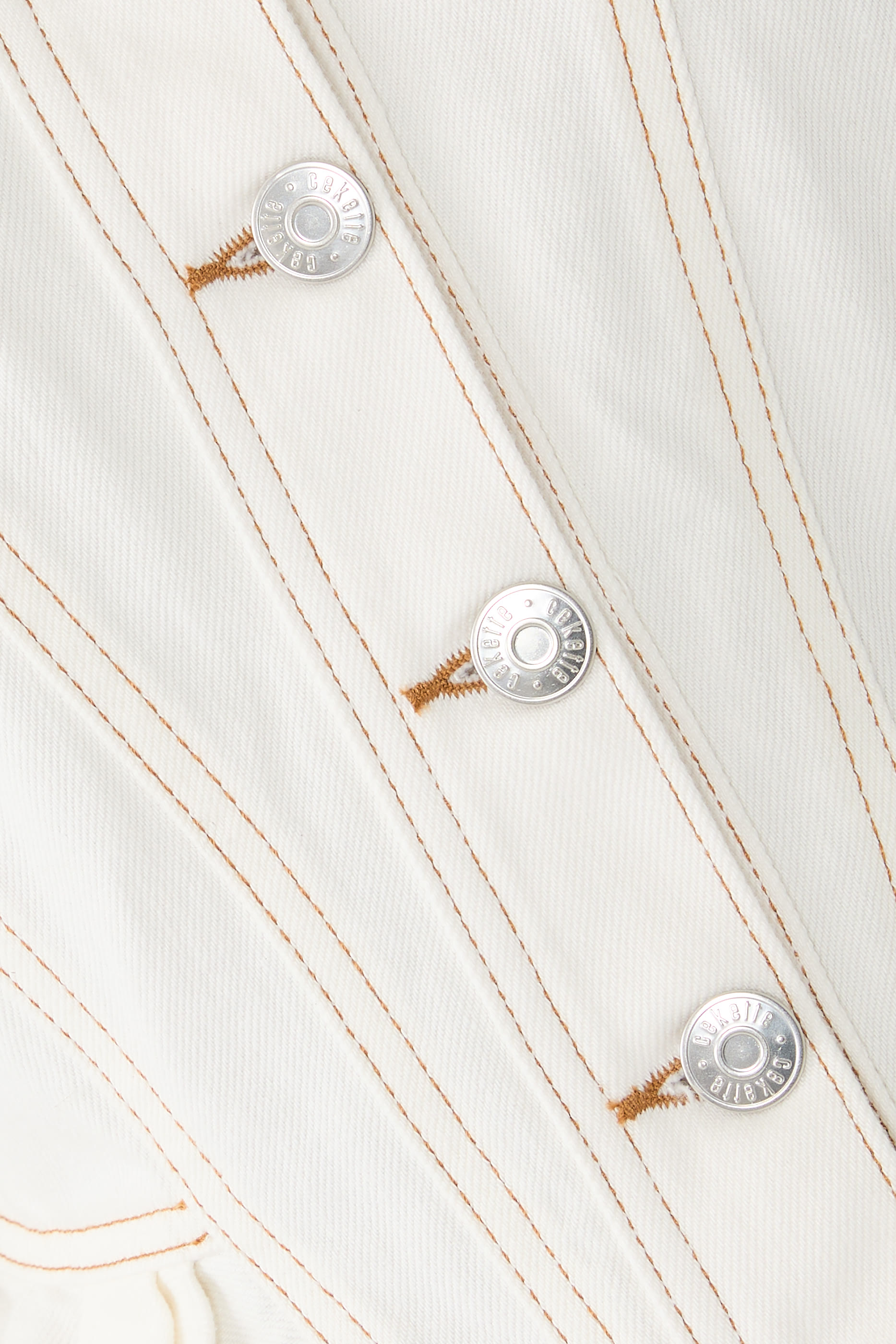 جاكيت بحافة جرس دنيم