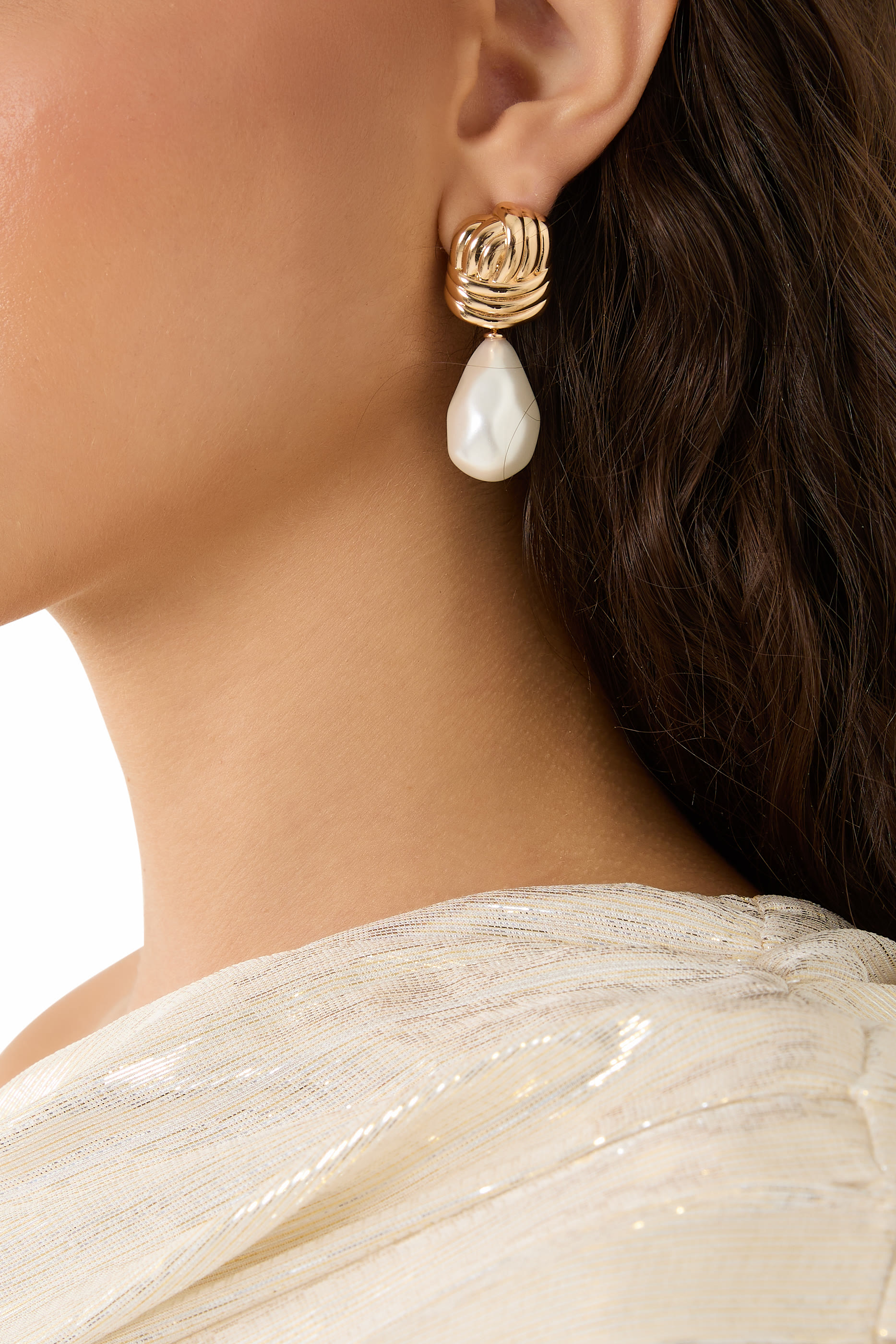 أقراط متدلية بتصميم عقدة مرصعة باللؤلؤ