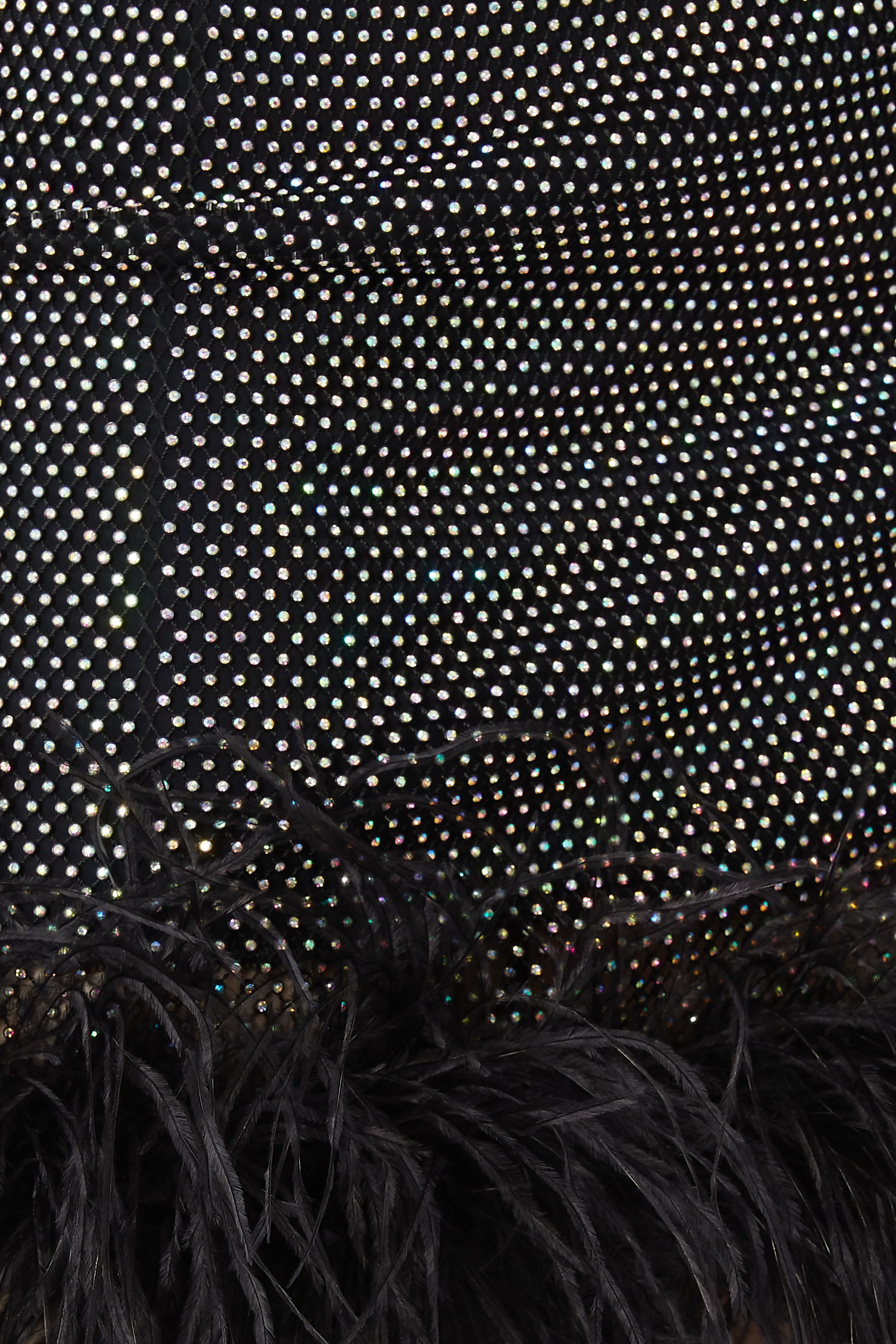 تنورة مرصعة بأحجار الريان بحافة ريش