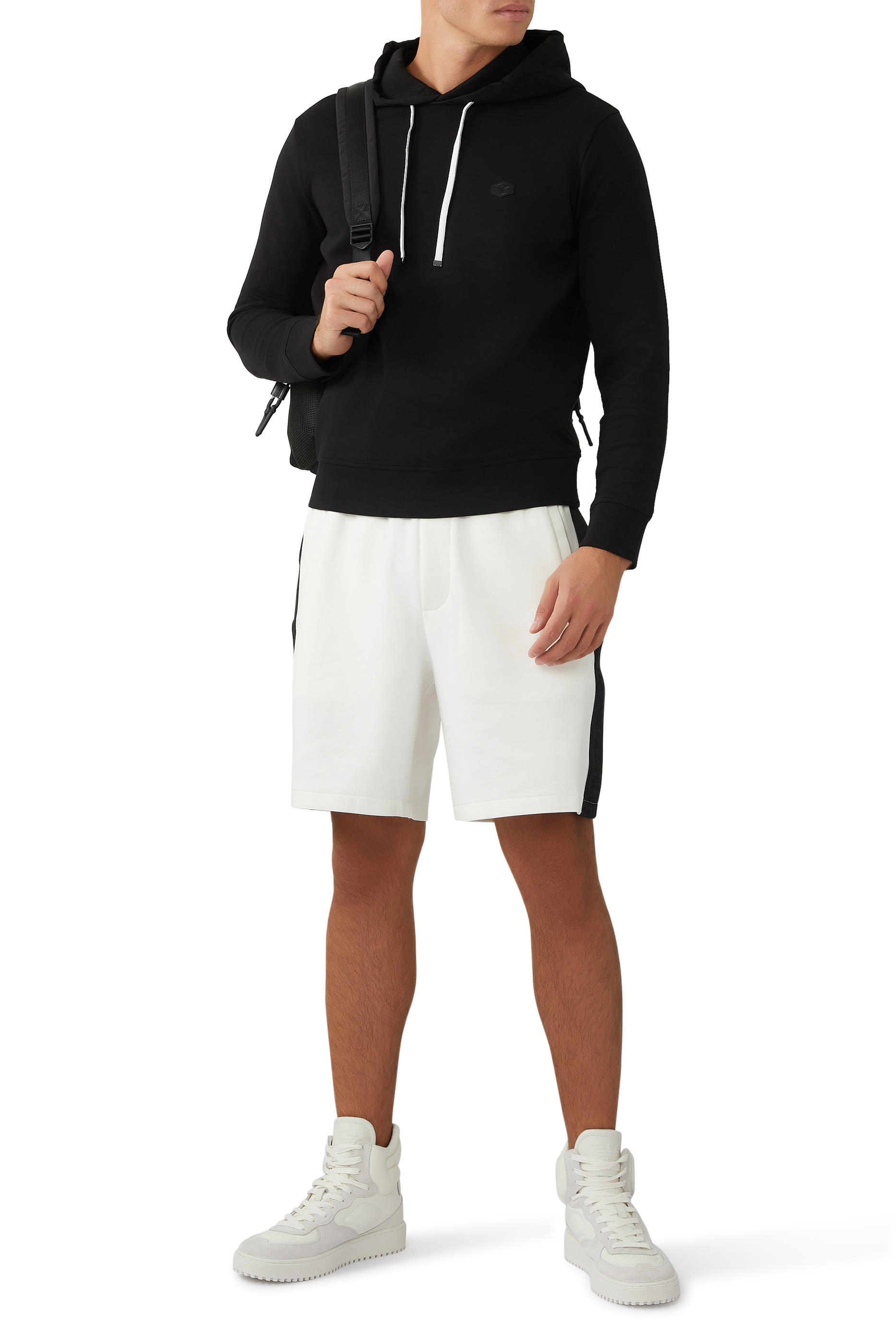 سويت شيرت بغطاء رأس ورقعة شعار الماركة بحجم صغير