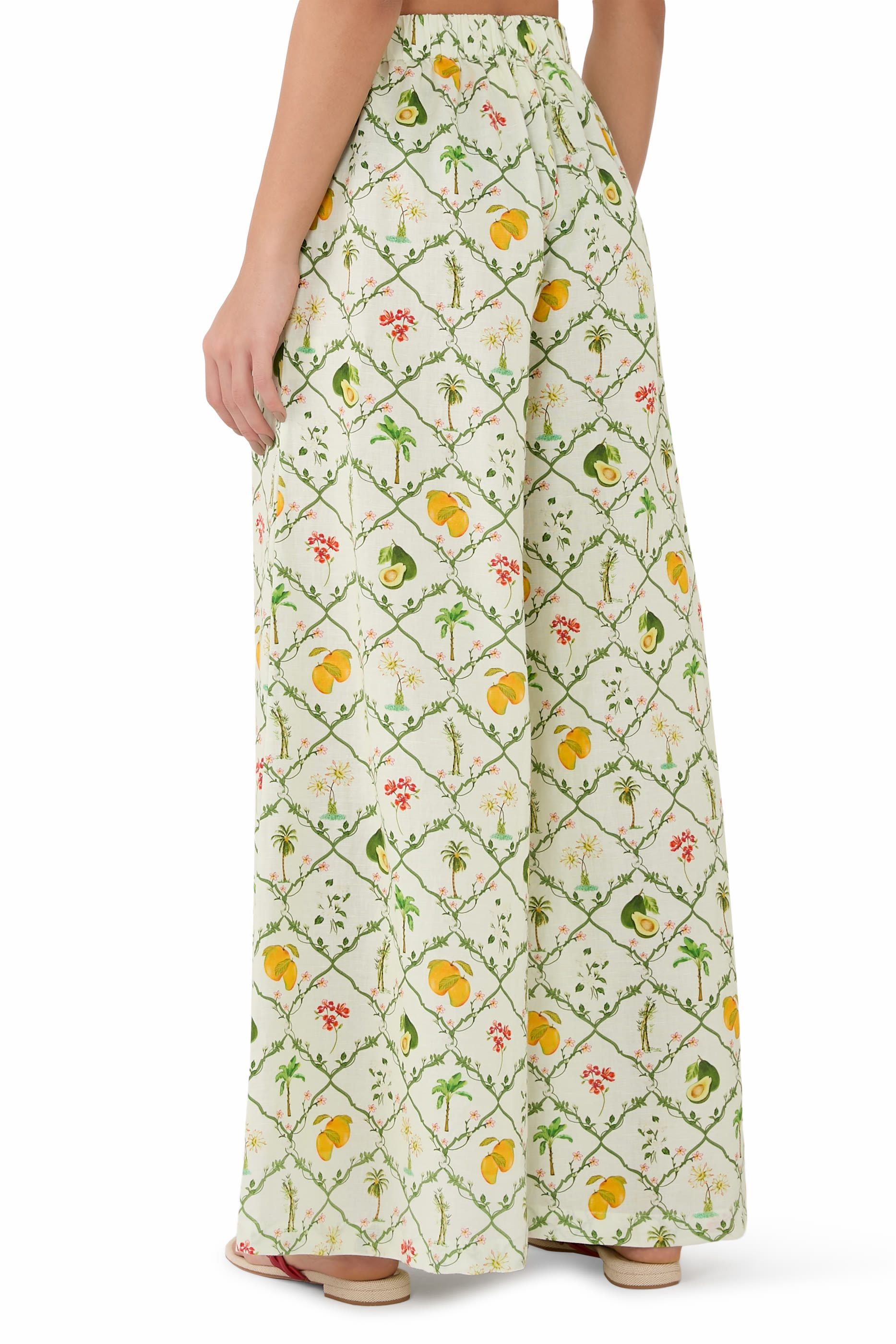 بنطال بقصة ساق واسعة