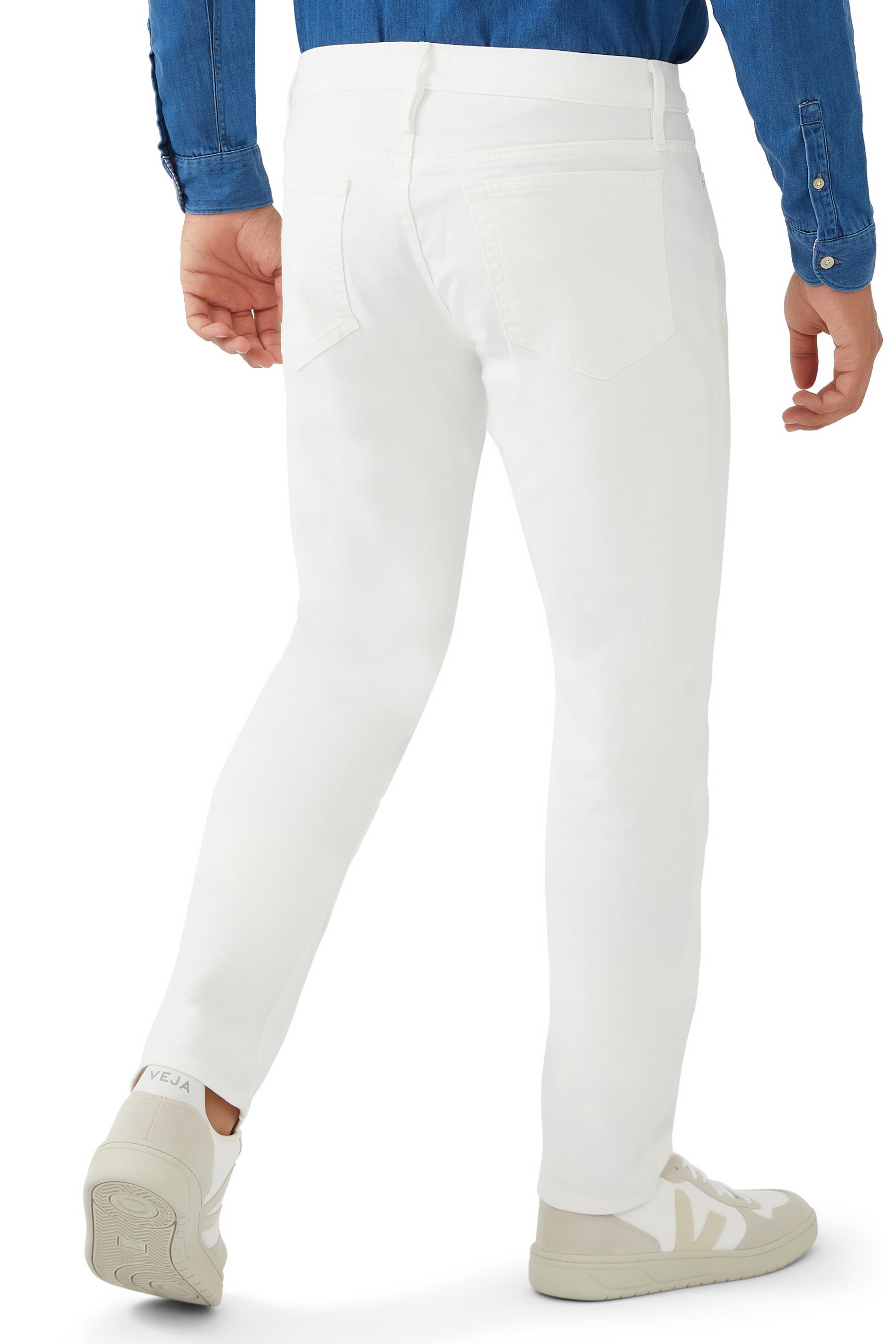 بنطال جينز لوم بقصة ضيقة