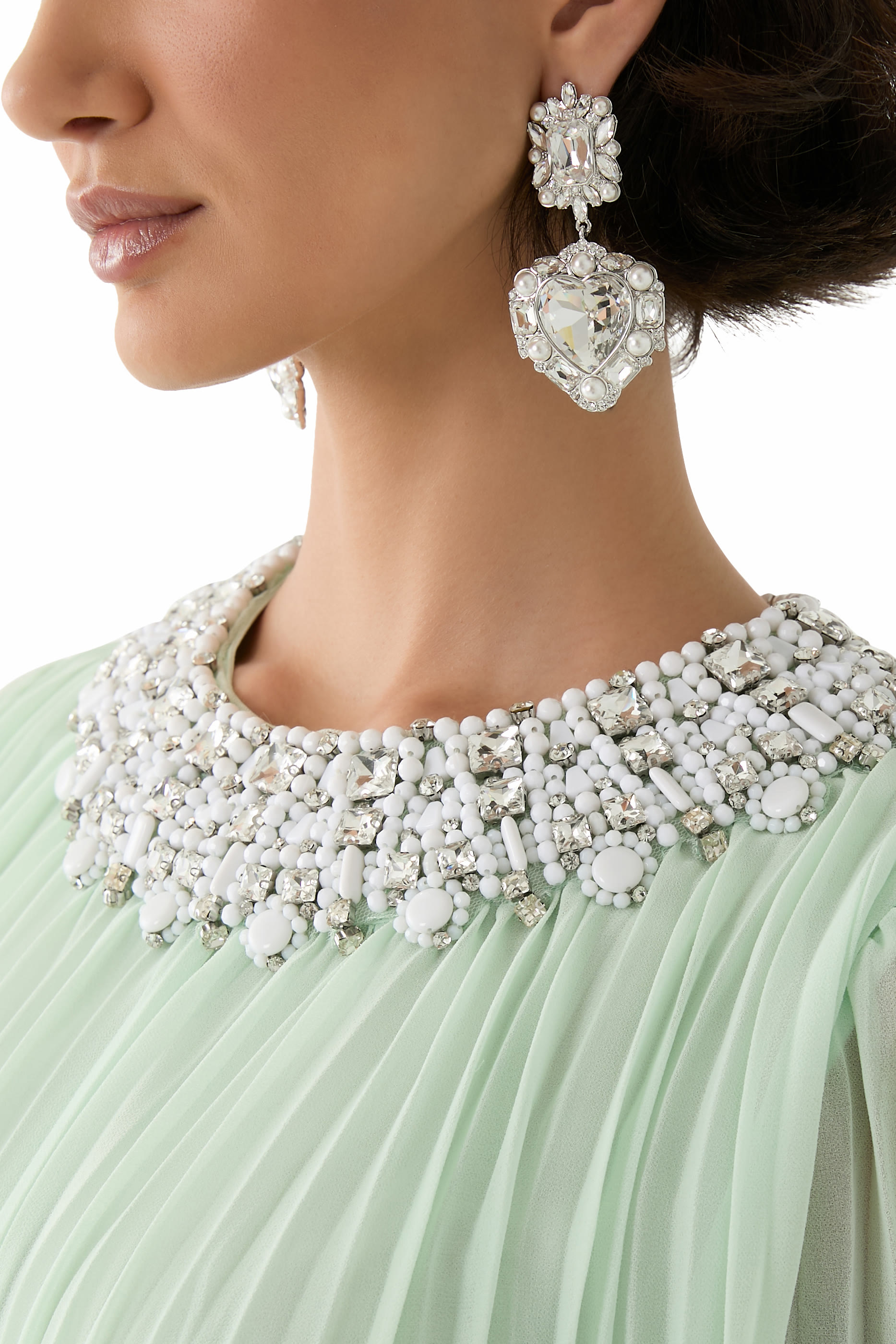 أقراط بتصميم قلب متدرج مرصعة بلؤلؤ وكريستال أقراط بتصميم قلب متدرج مرصعة بلؤلؤ وكريستال