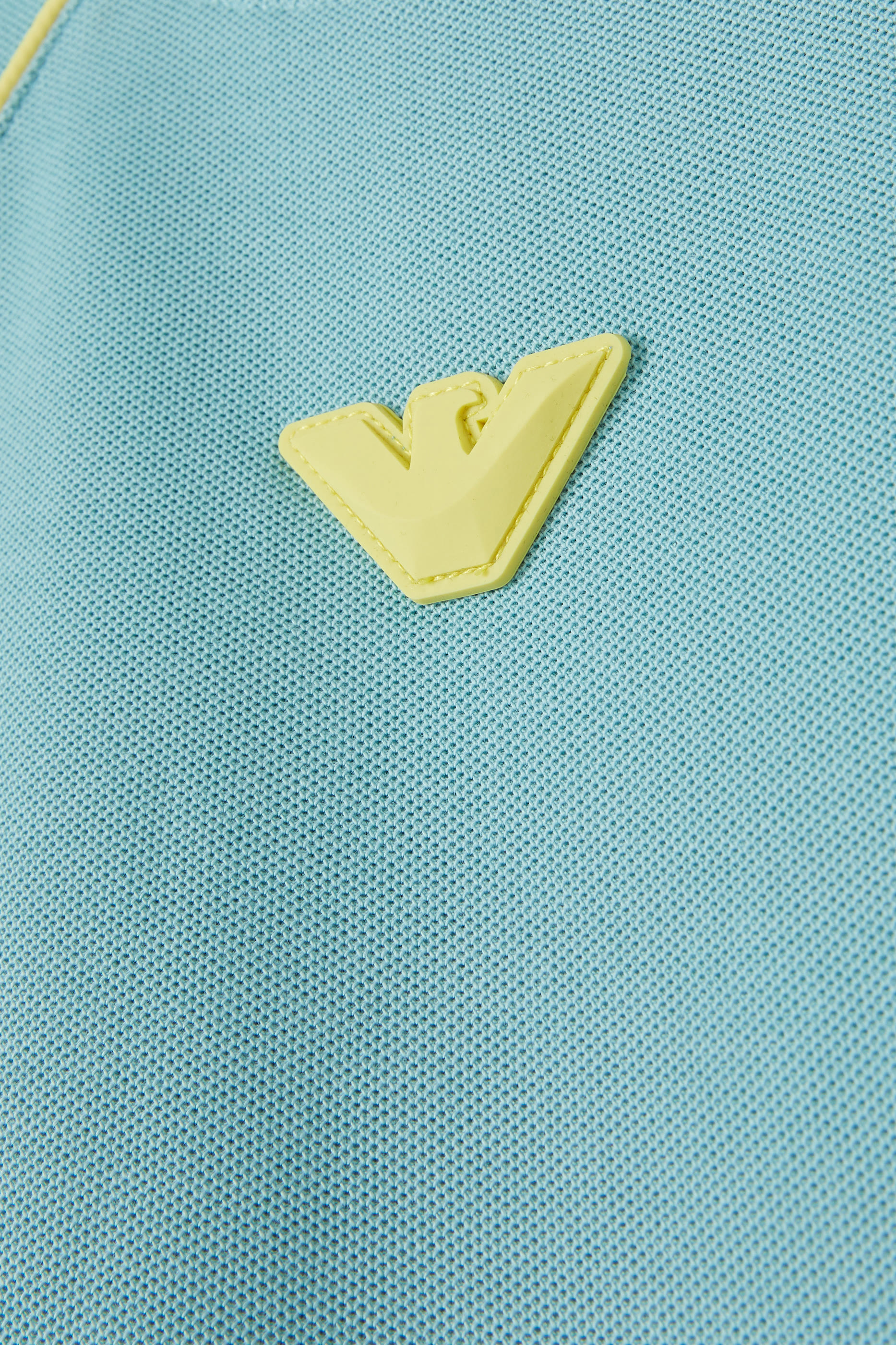 طقم شورت وتيشيرت بيكيه بشعار الماركة للأطفال