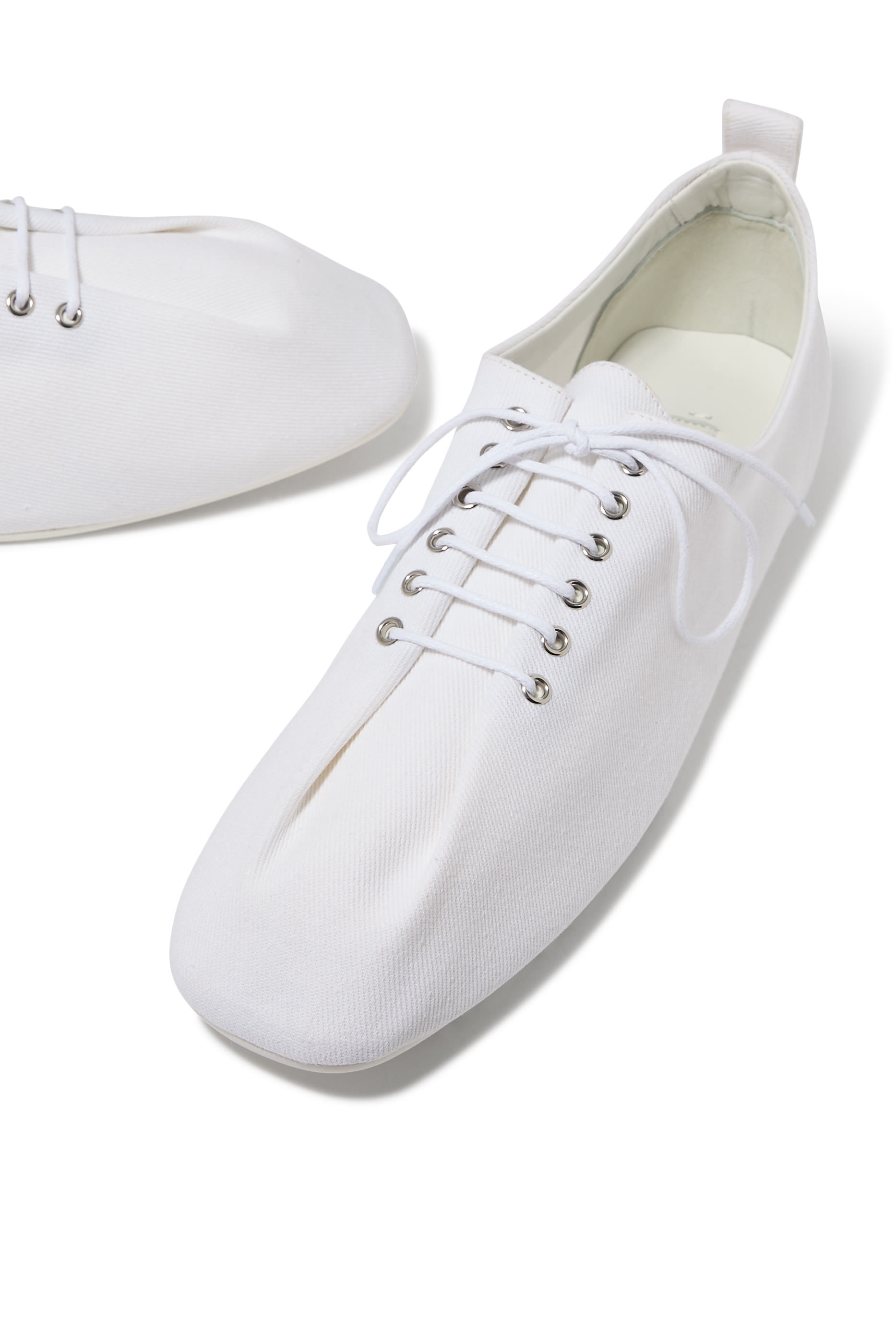 سنيكرز بكاحل منخفض قماش قنب