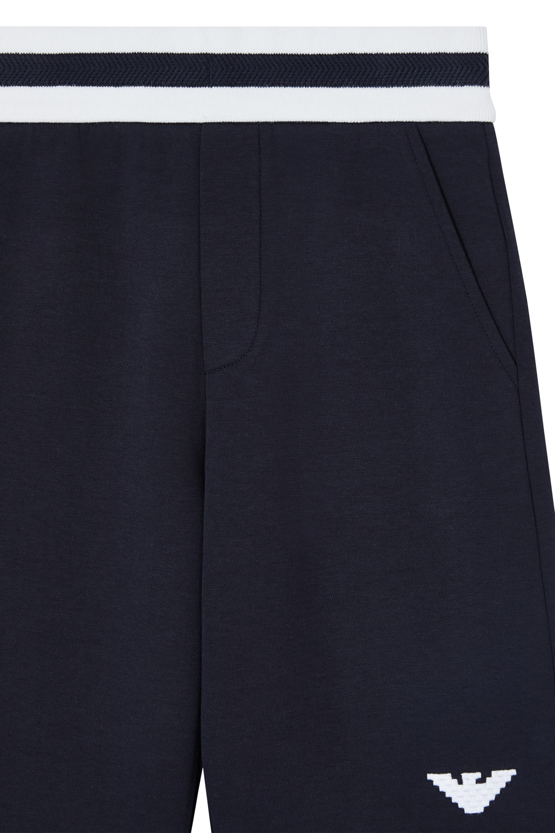 شورت بشعار الماركة عند الجانب للأطفال