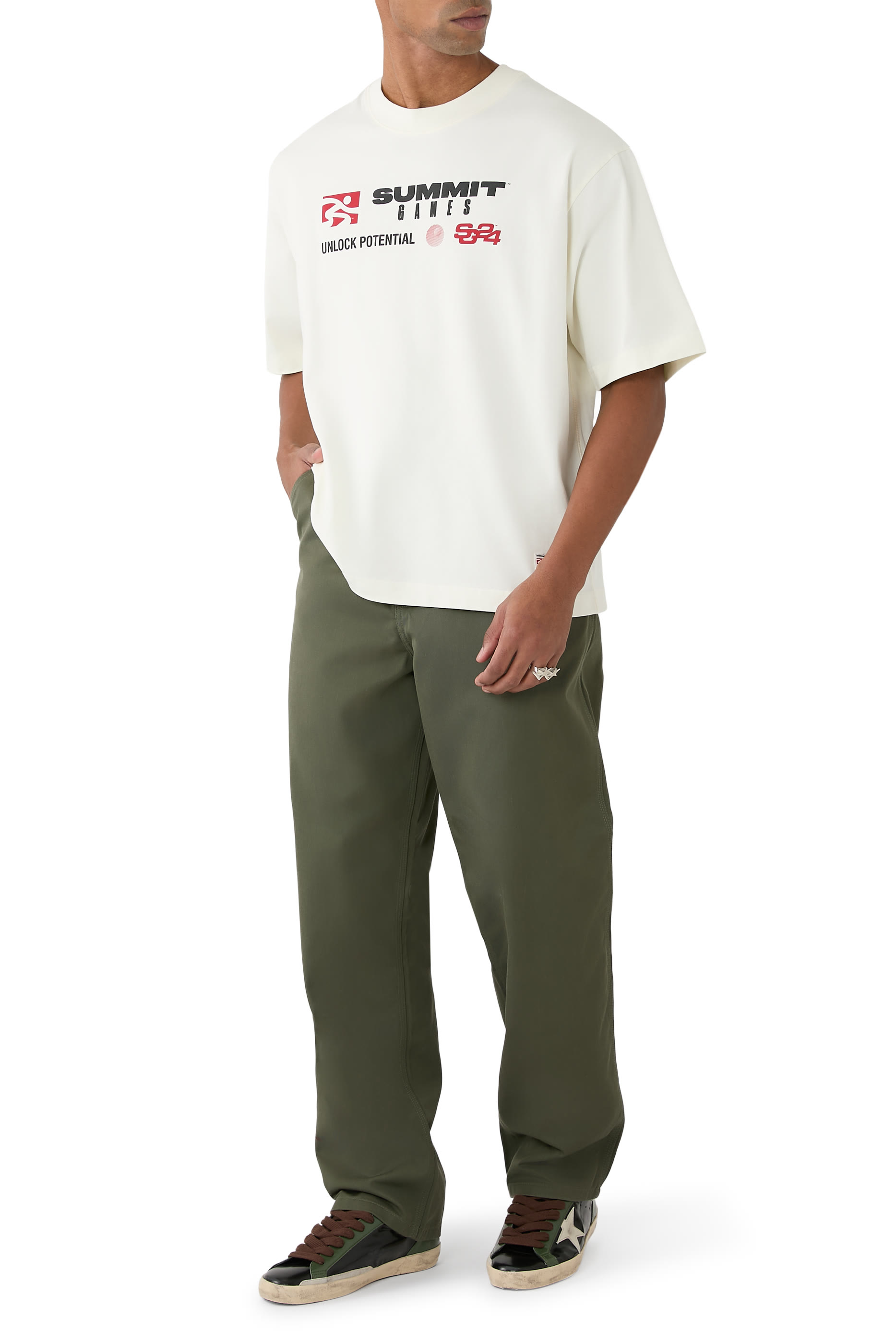 تيشيرت بملصق شعار الماركة كلاسيكي