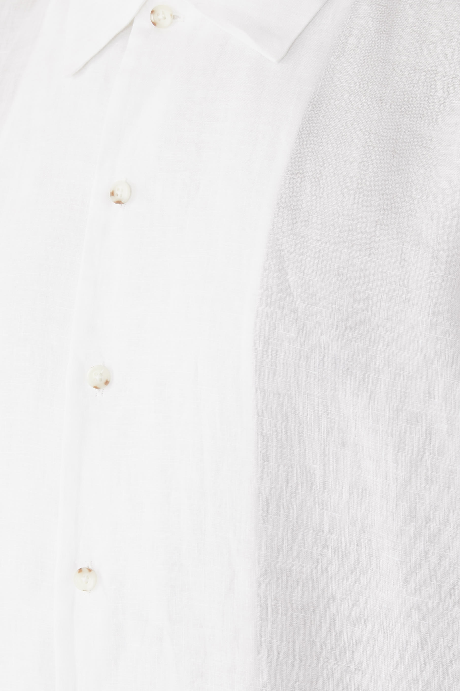 قميص بقصة واسعة وأكمام قصيرة