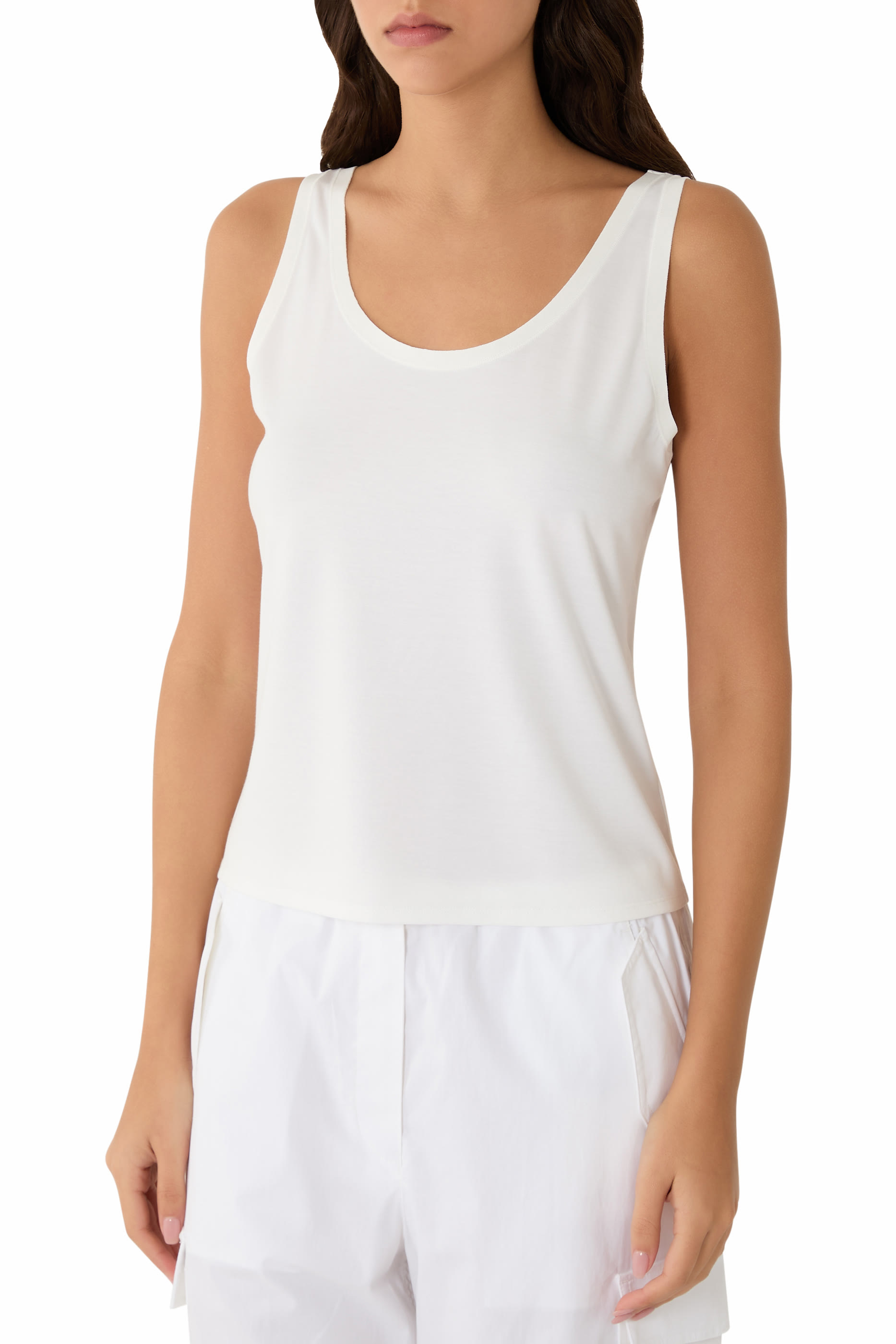 بلوزة بلا أكمام بحواف 