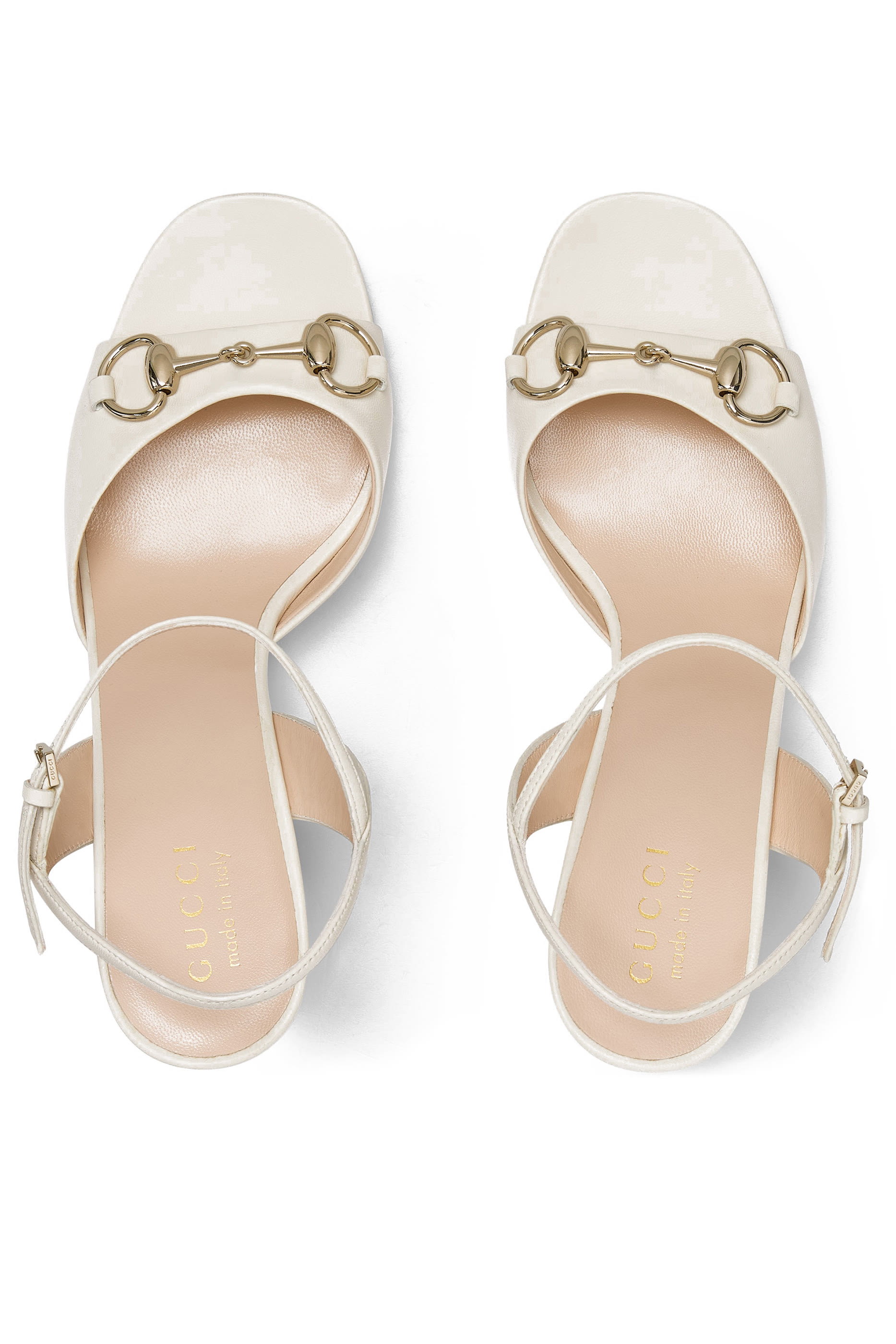 صندل بكعب متوسط الارتفاع 75 وحلية شعار الماركة