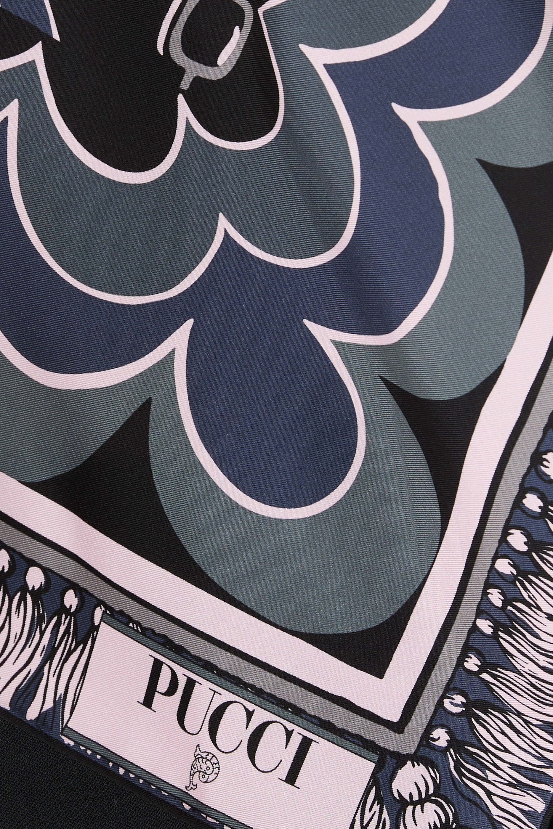 بلوزة بنقشة حرير