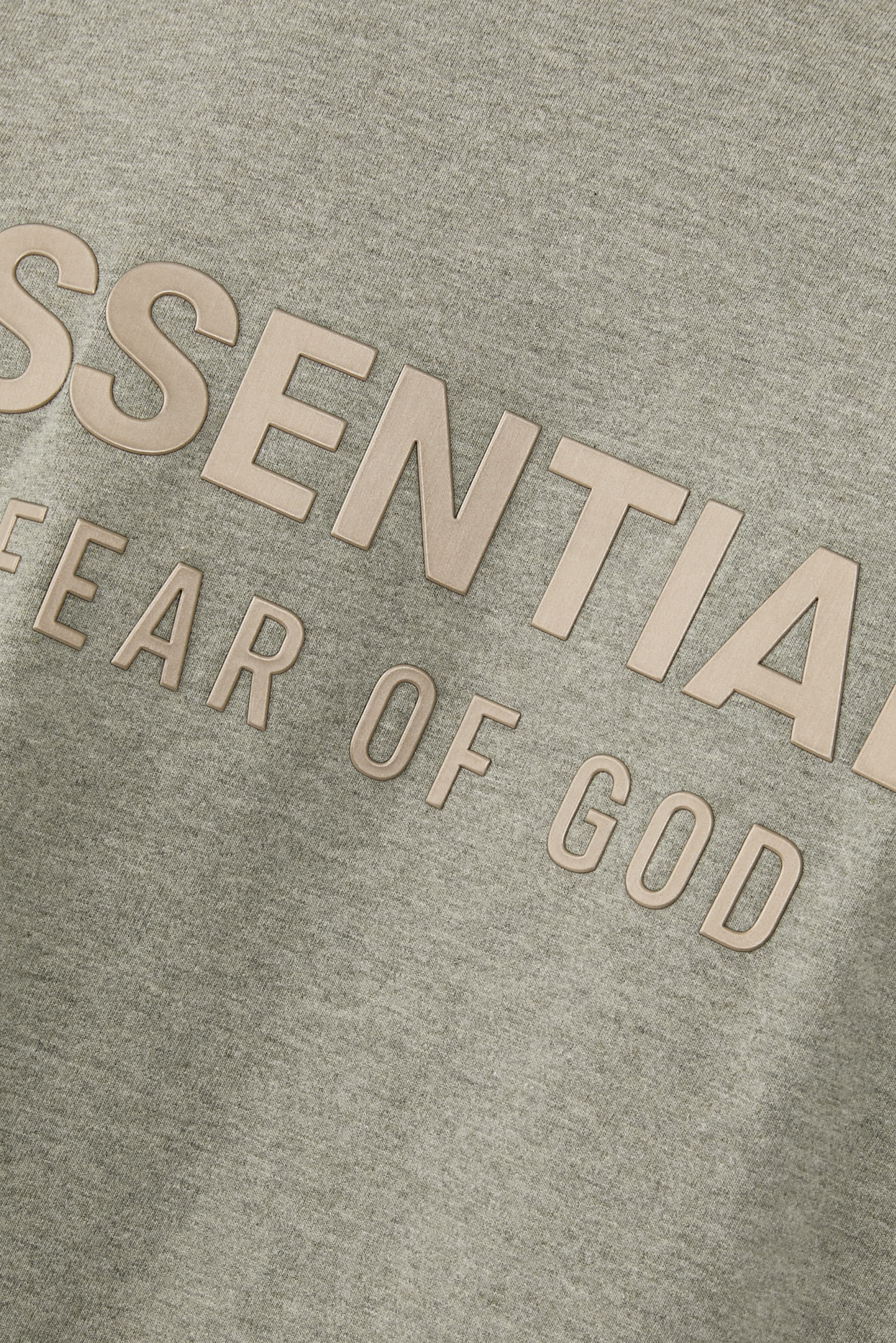 تيشيرت مزين بشعار الماركة