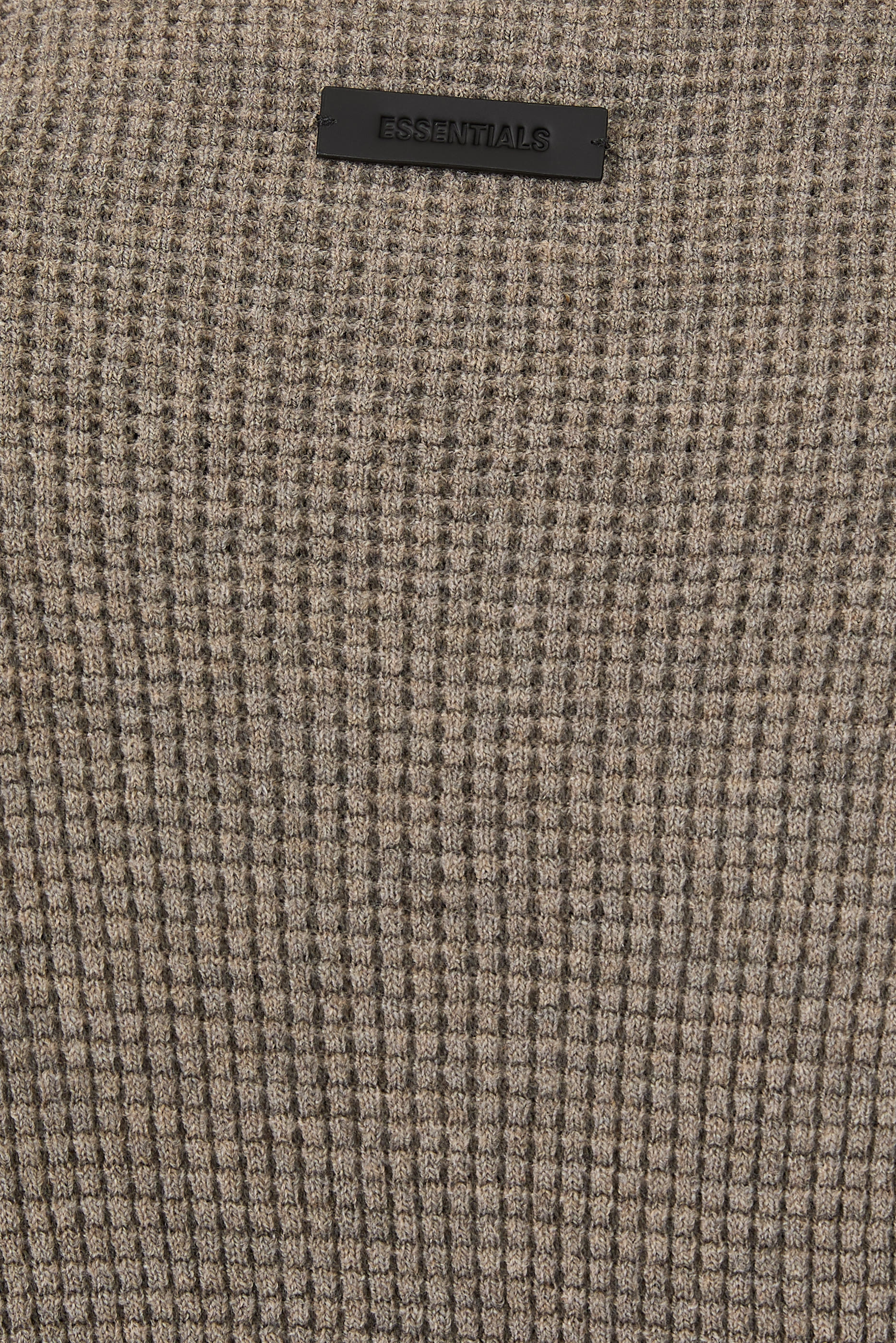 كنزة وافل بأكمام طويلة وياقة ضيقة