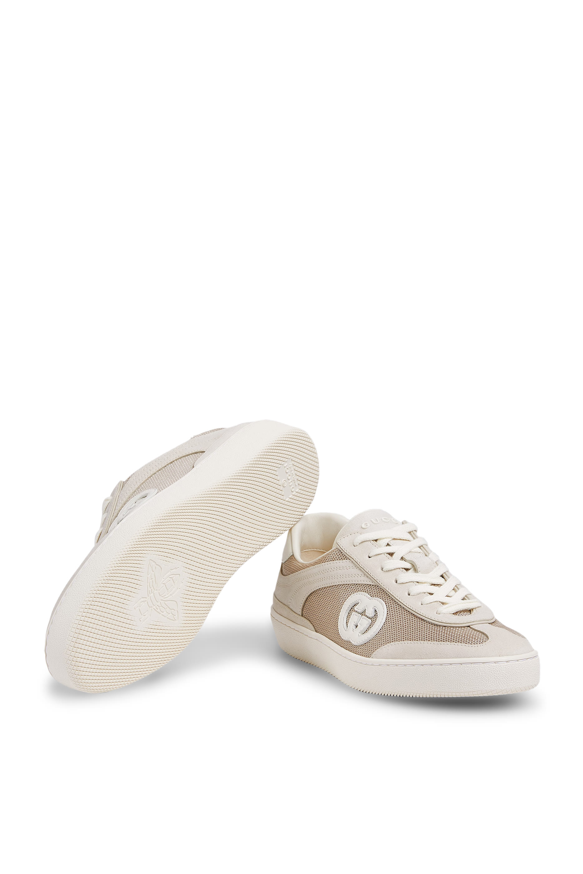 سنيكرز بشعار الماركة متداخل