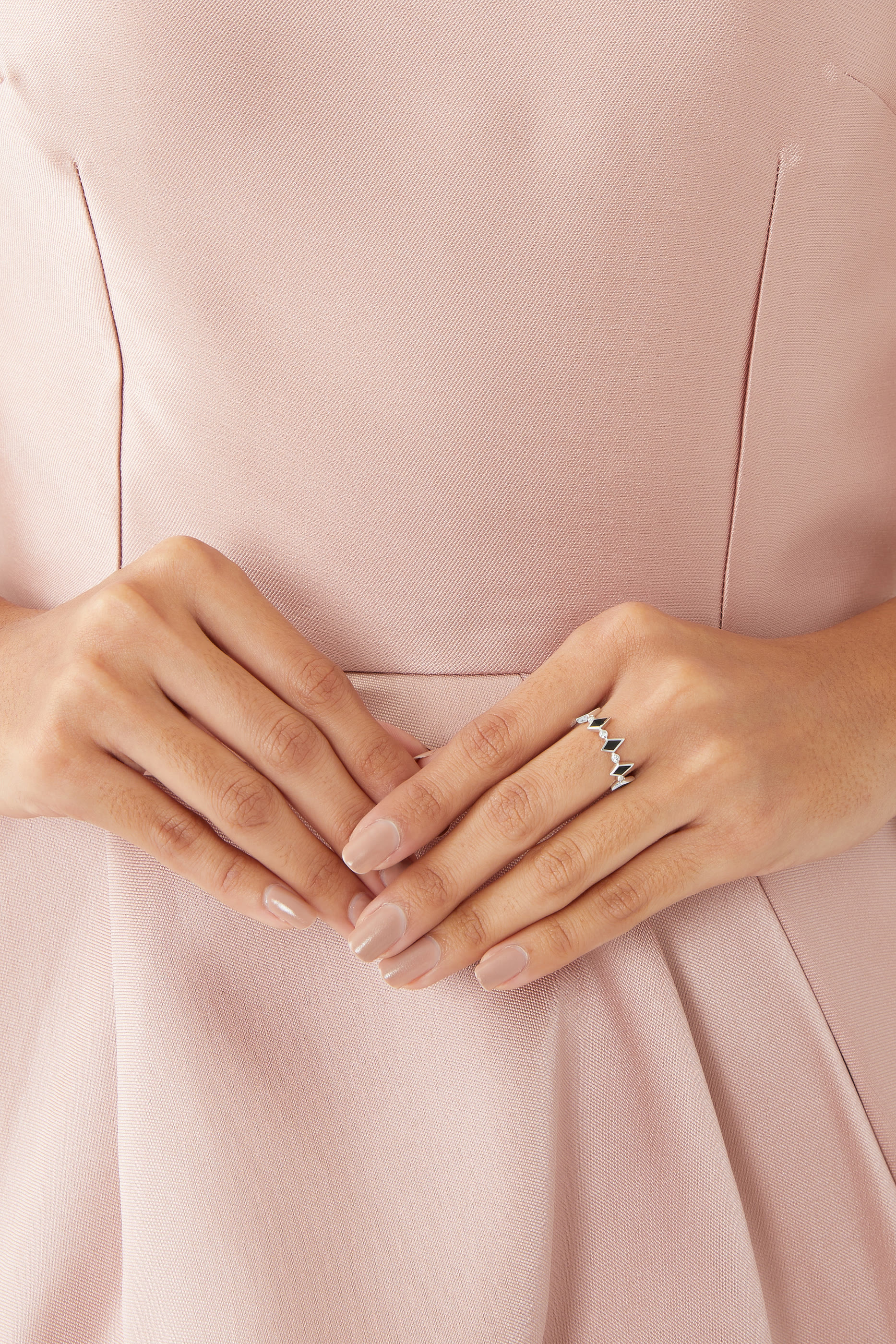 خاتم موزاييك مزين بالمينا والماس ذهب أبيض عيار 18