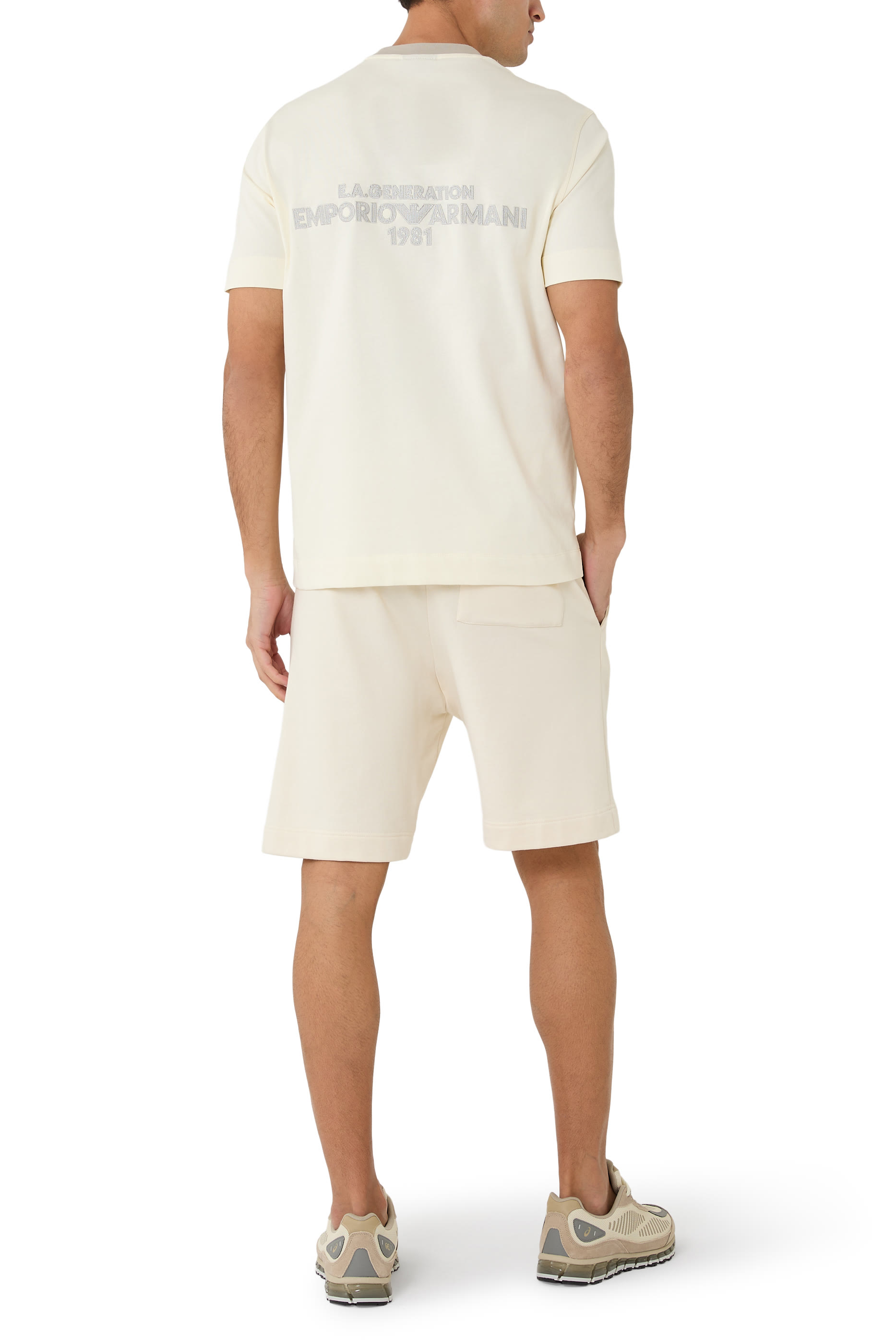 تيشيرت بشعار الماركة