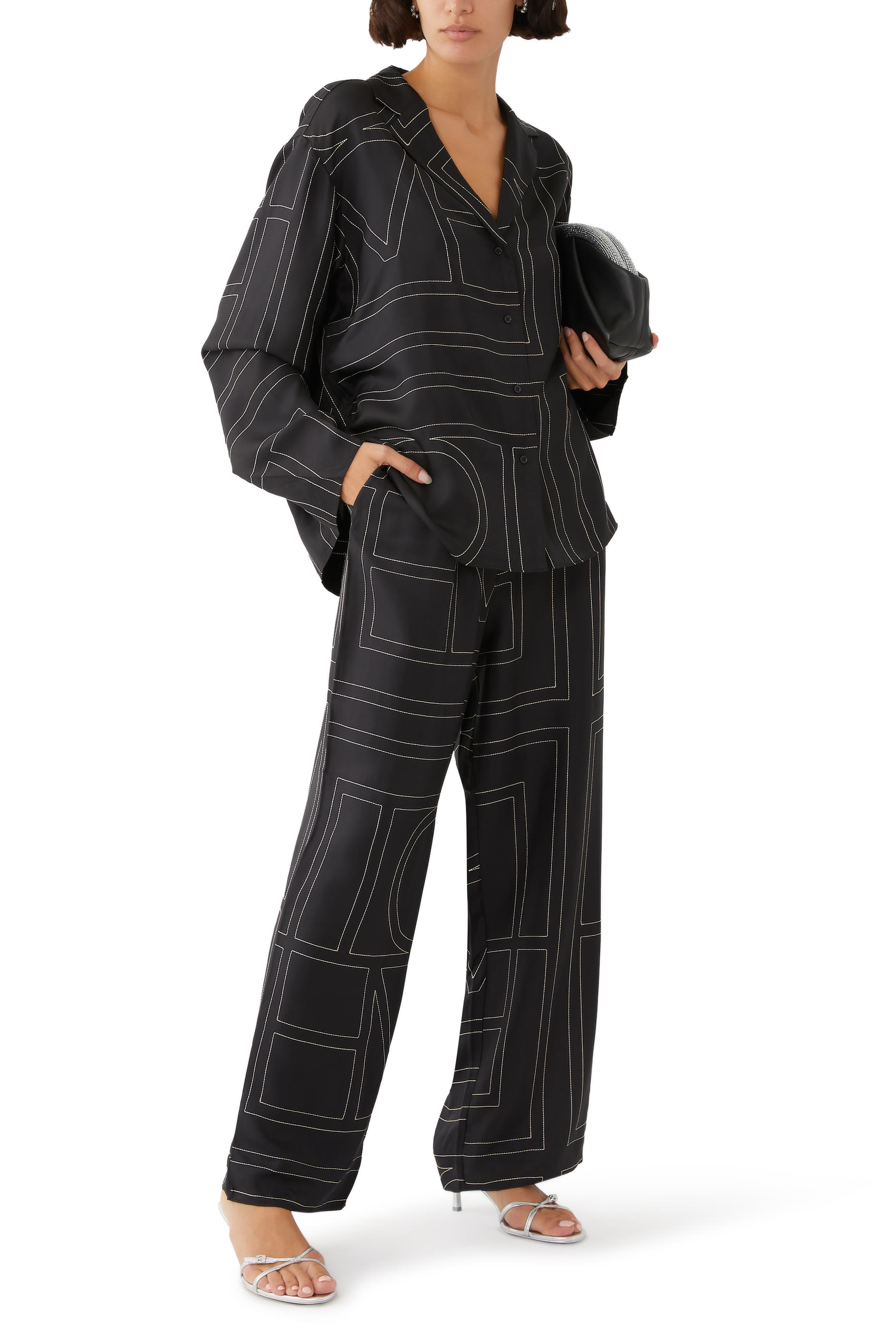 بنطال حرير بطبعات حروف شعار الماركة