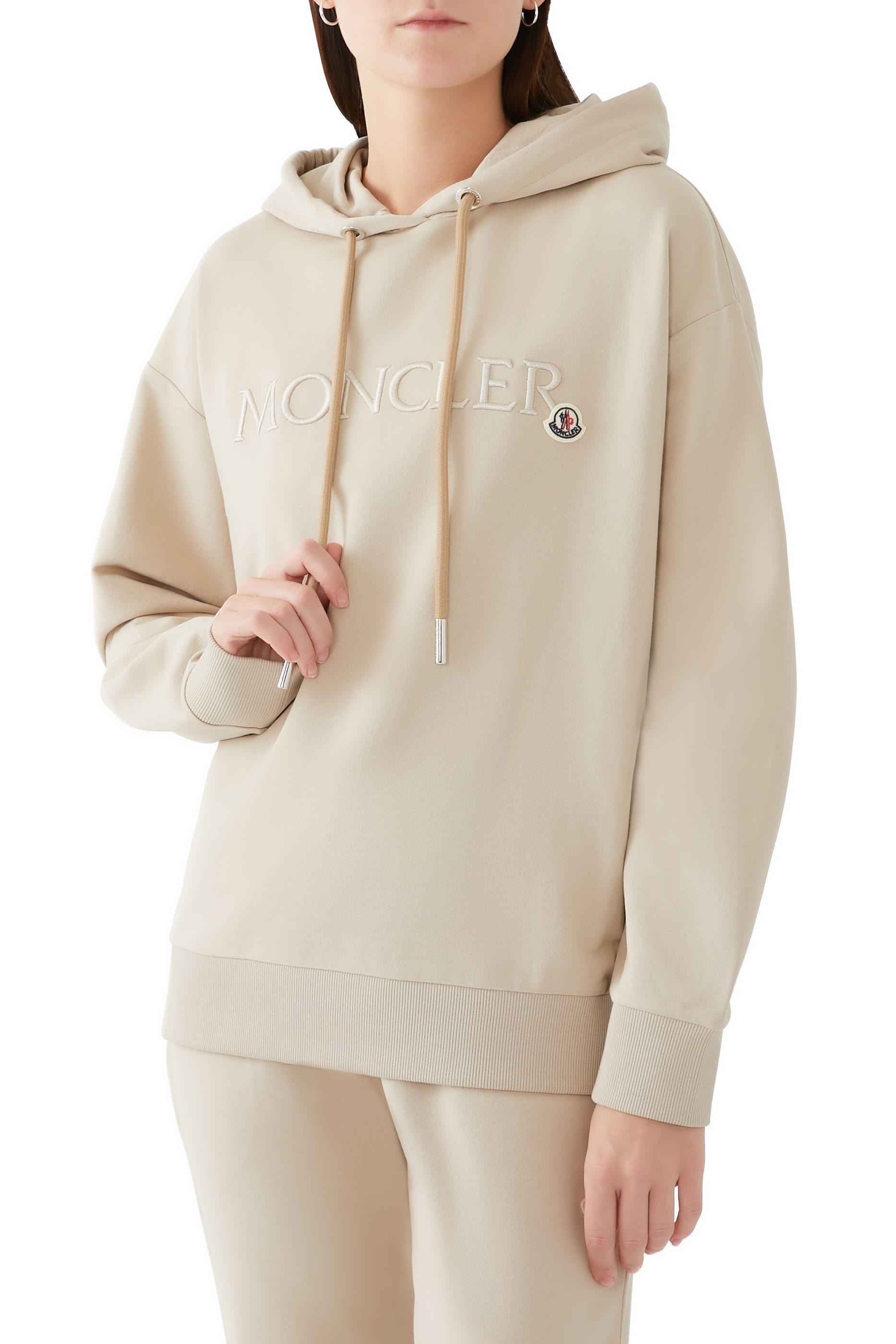 هودي برقعة بشعار الماركة