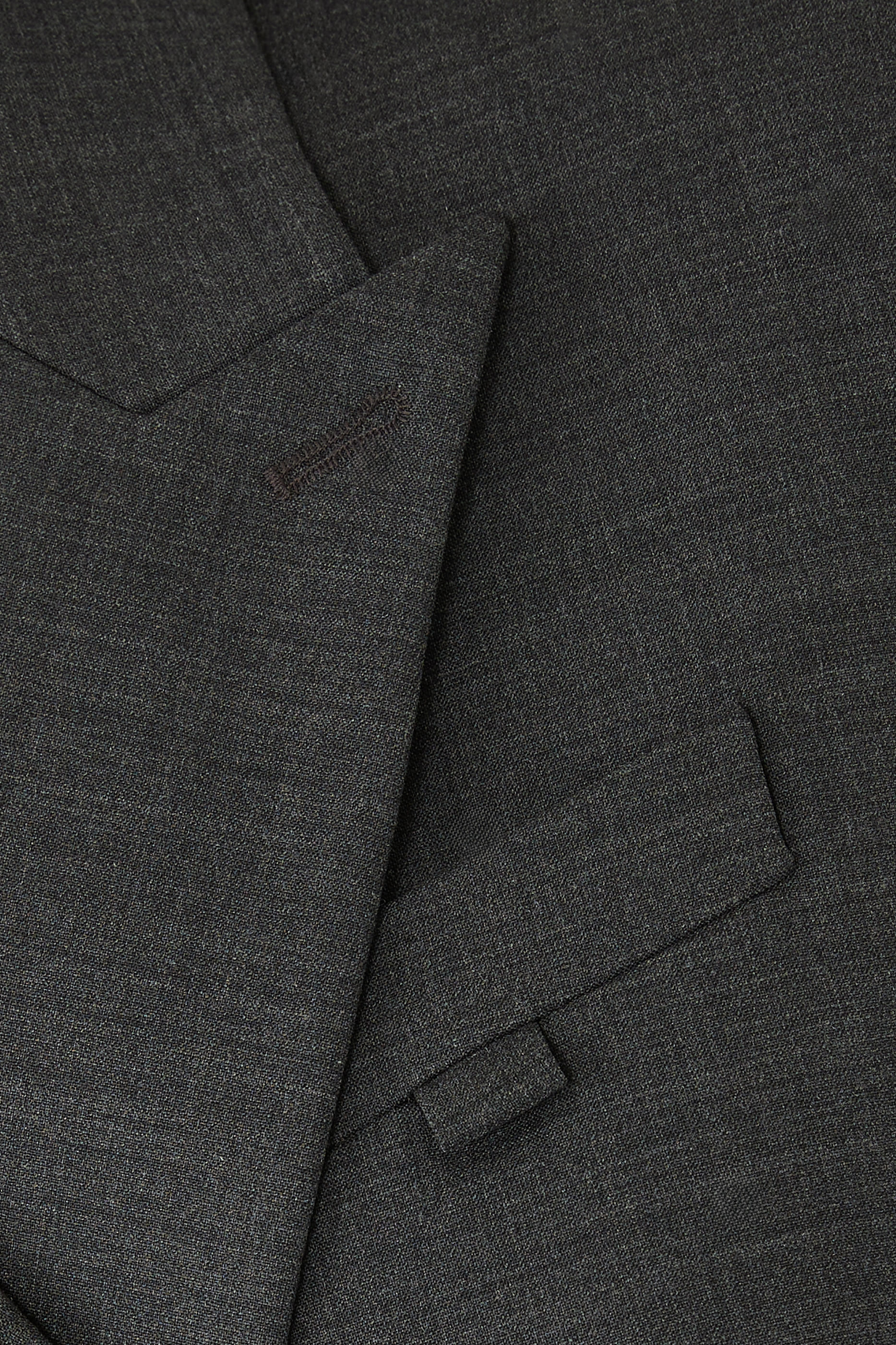 معطف بقصة ضيقة عند الخصر