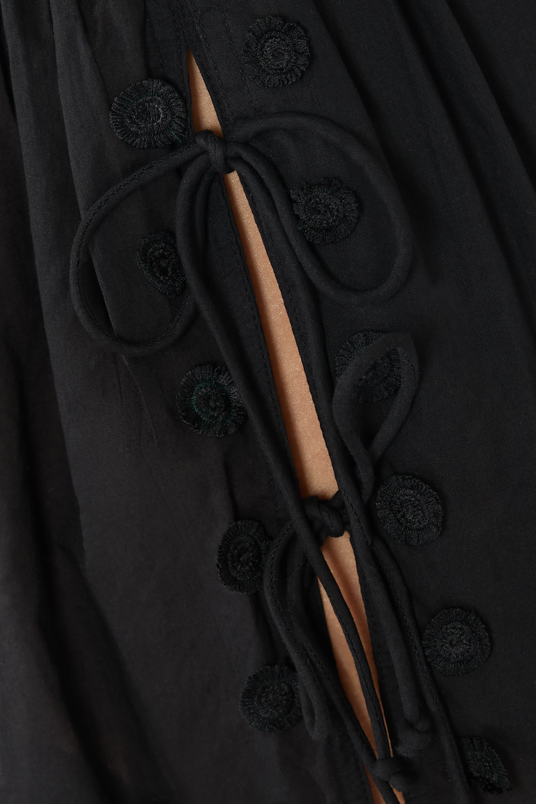 شورت نيما بجزء جانبي مفتوح للإرتداء فوق ملابس السباحة