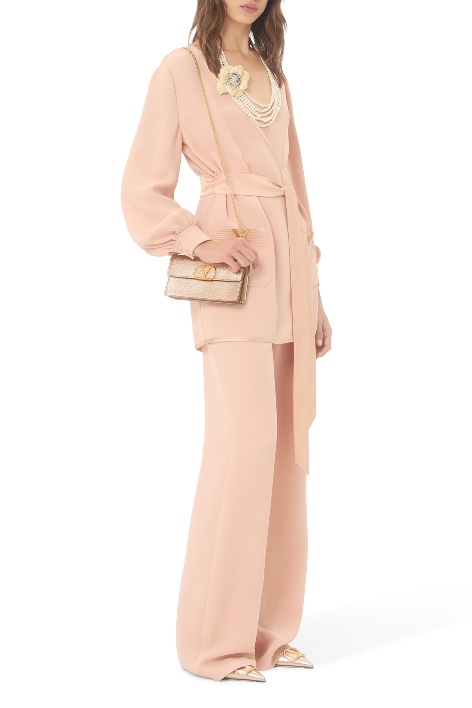 محفظة بحلية شعار الماركة جلد عجل لامع بارز الملمس