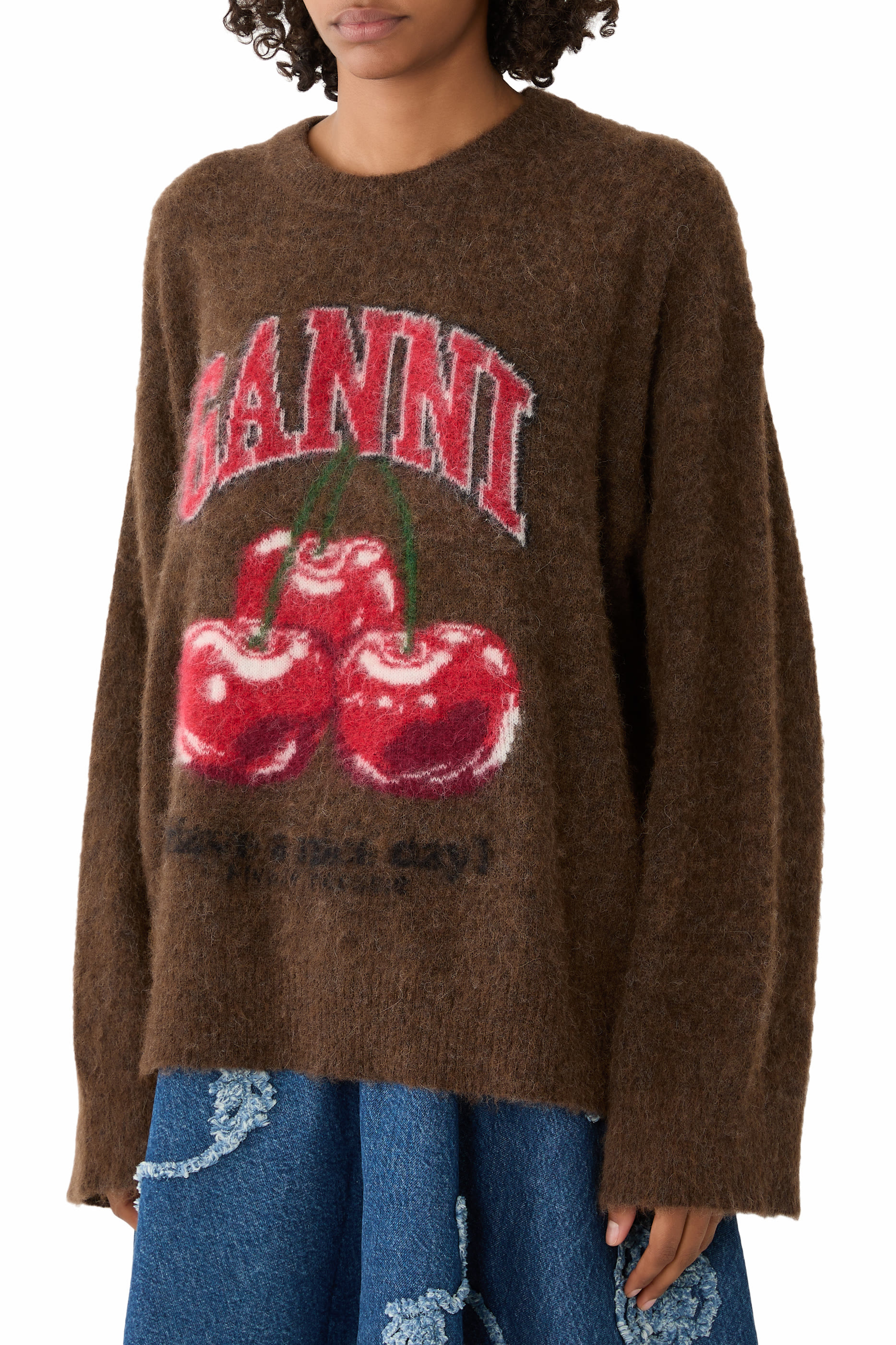 كنزة بقصة فضفاضة ونقشة غرافيكية ألبكة ناعم