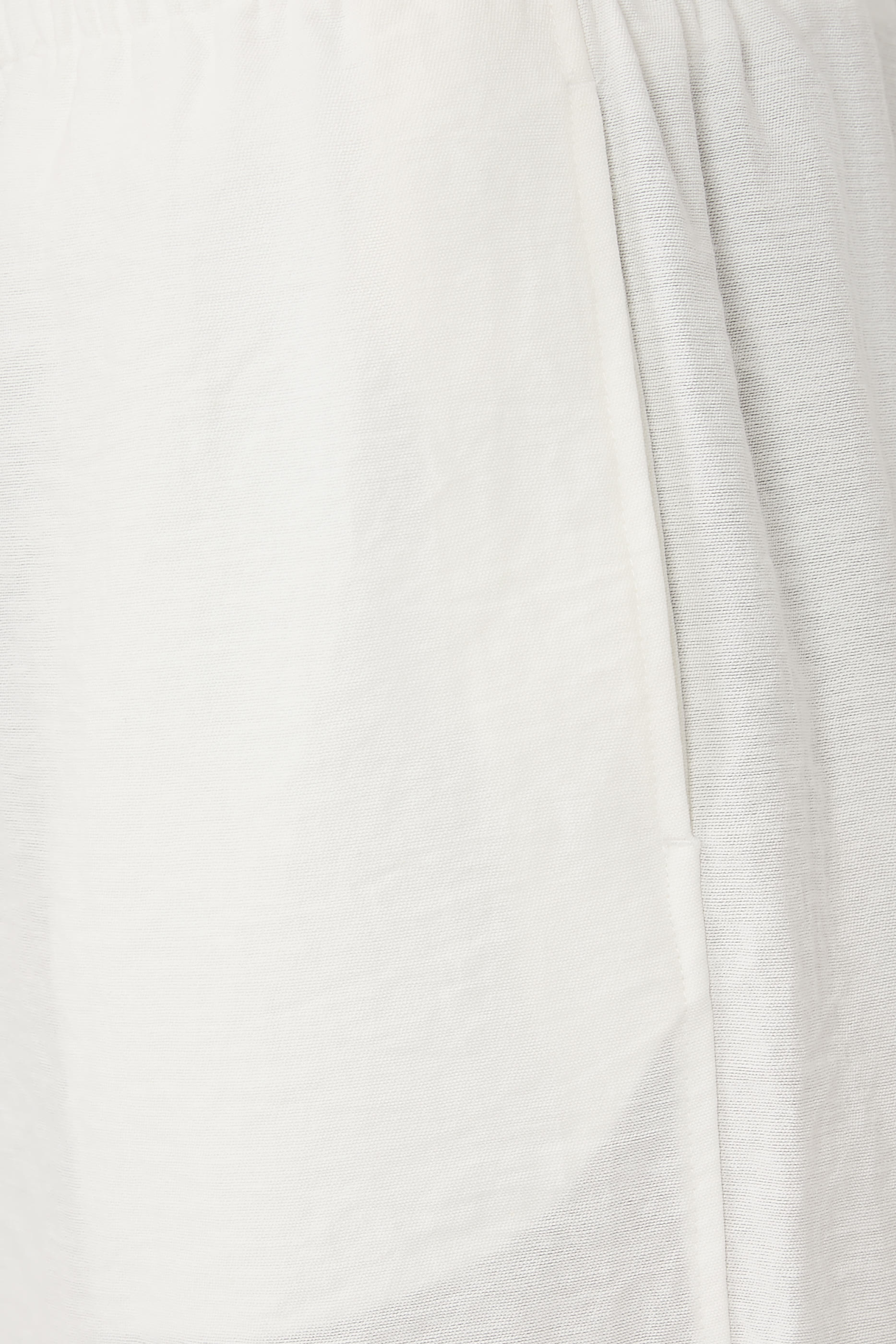 شورت ريزورت بحافة كروشيه