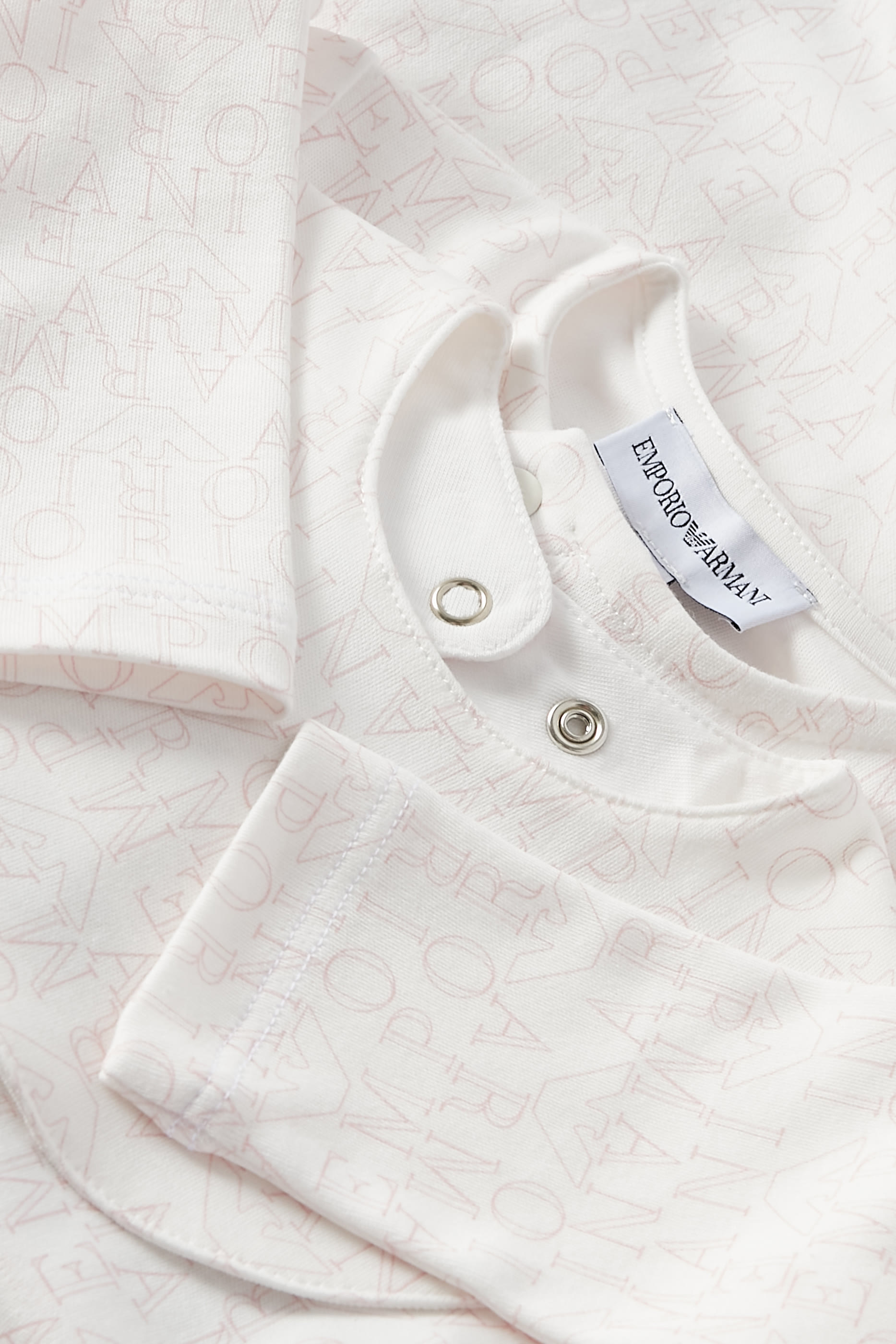 طقم جمبسوت وصدرية بشعار الماركة للرضع