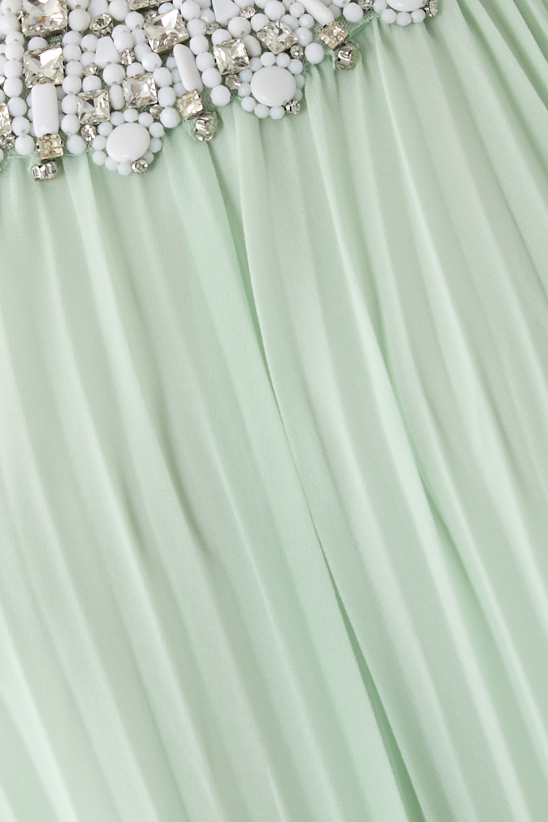 فستان متوسط الطول بتفاصيل ريش شيفون