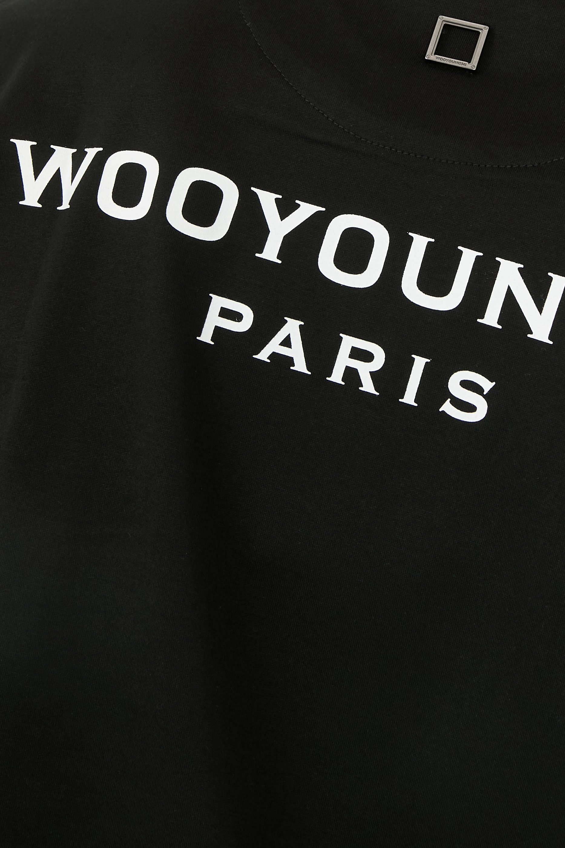 تيشيرت بظهر مزين بشعار الماركة قطن