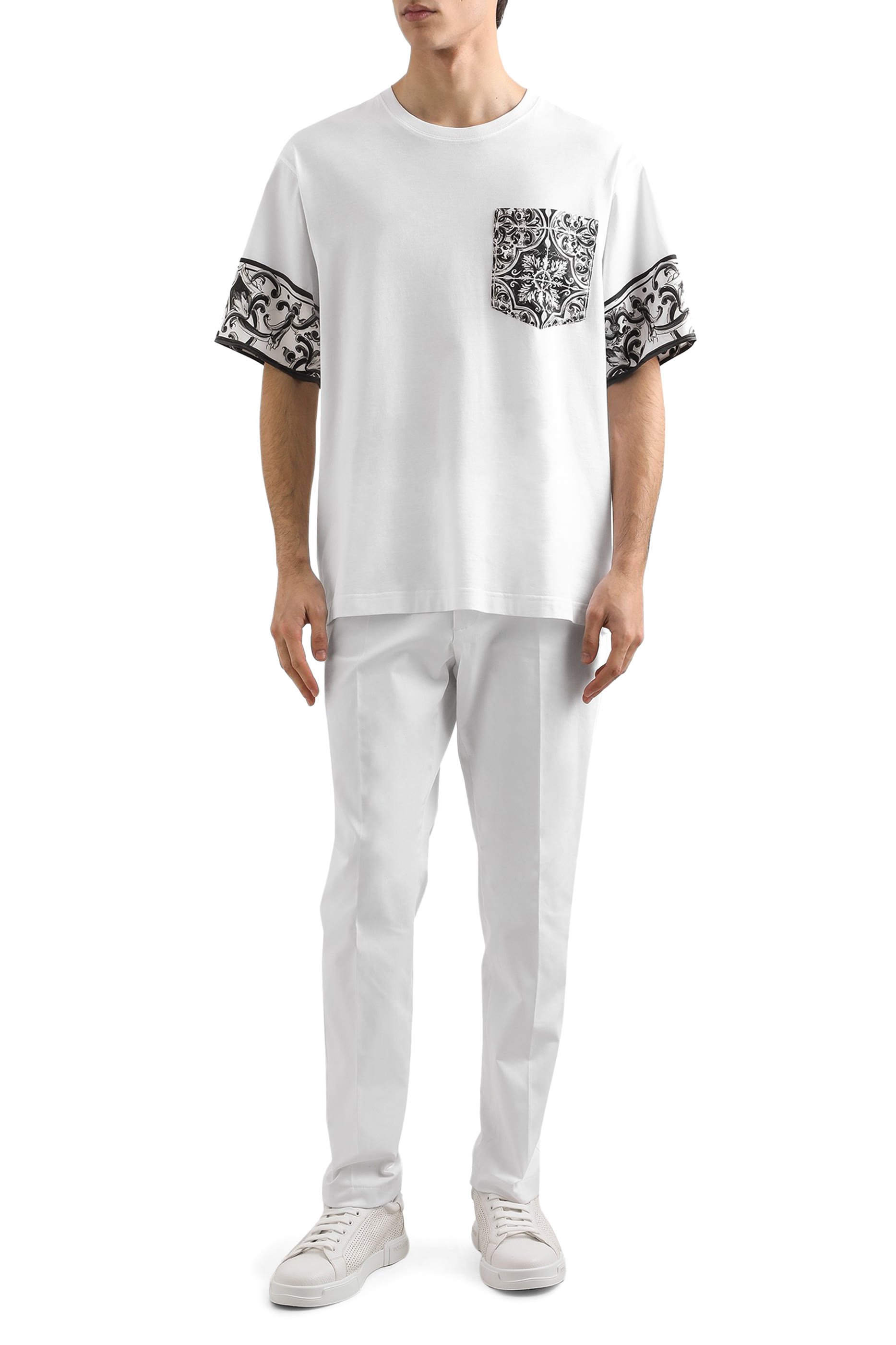 تيشيرت بأكمام قصيرة بطبعة مايولكا