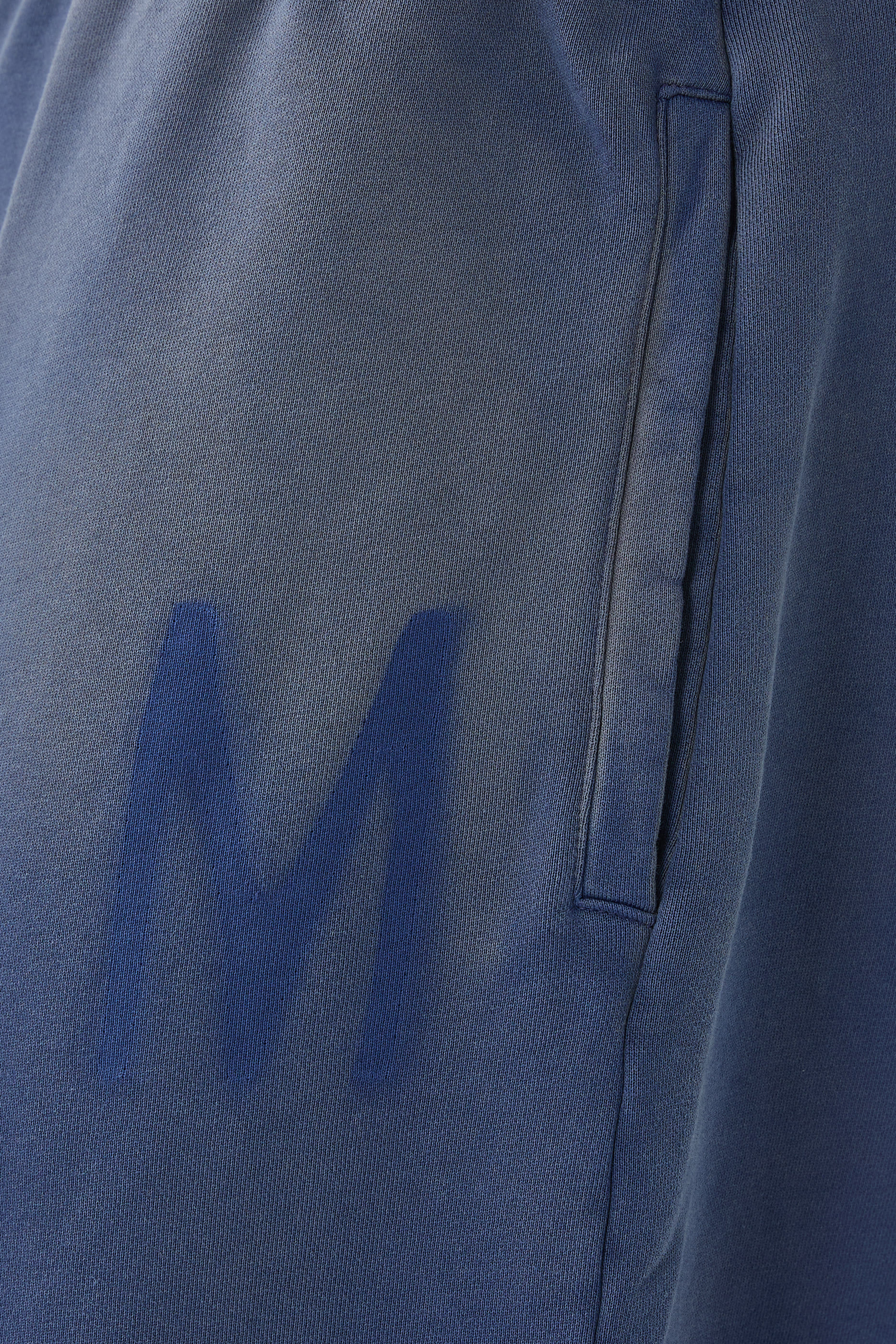 شورت برمودا بشعار الماركة