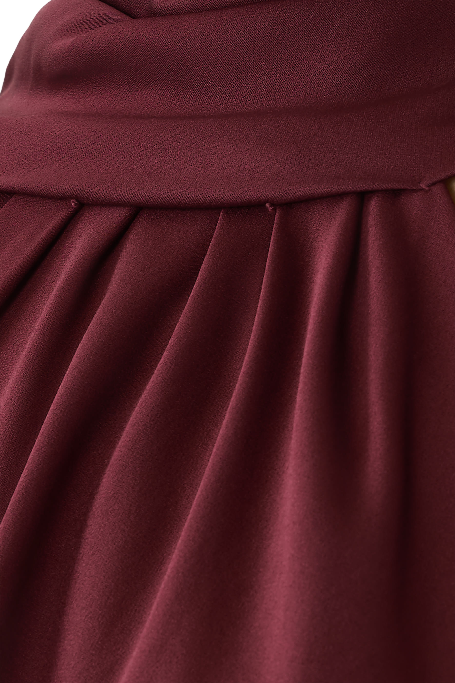 بلوزة سكارليت بتصميم كاب ستان