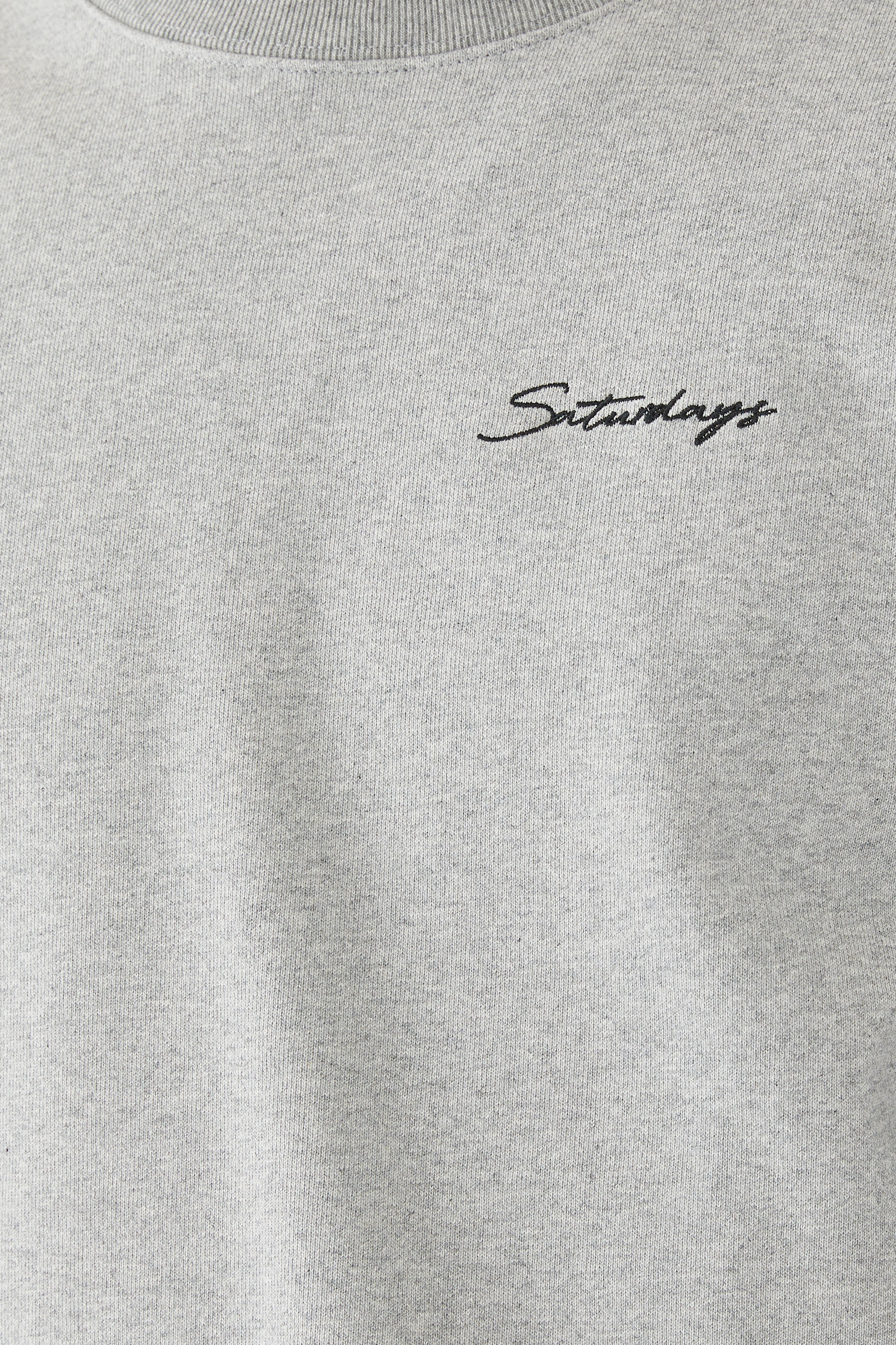 سويت شيرت باوري بياقة ضيقة وشعار الماركة