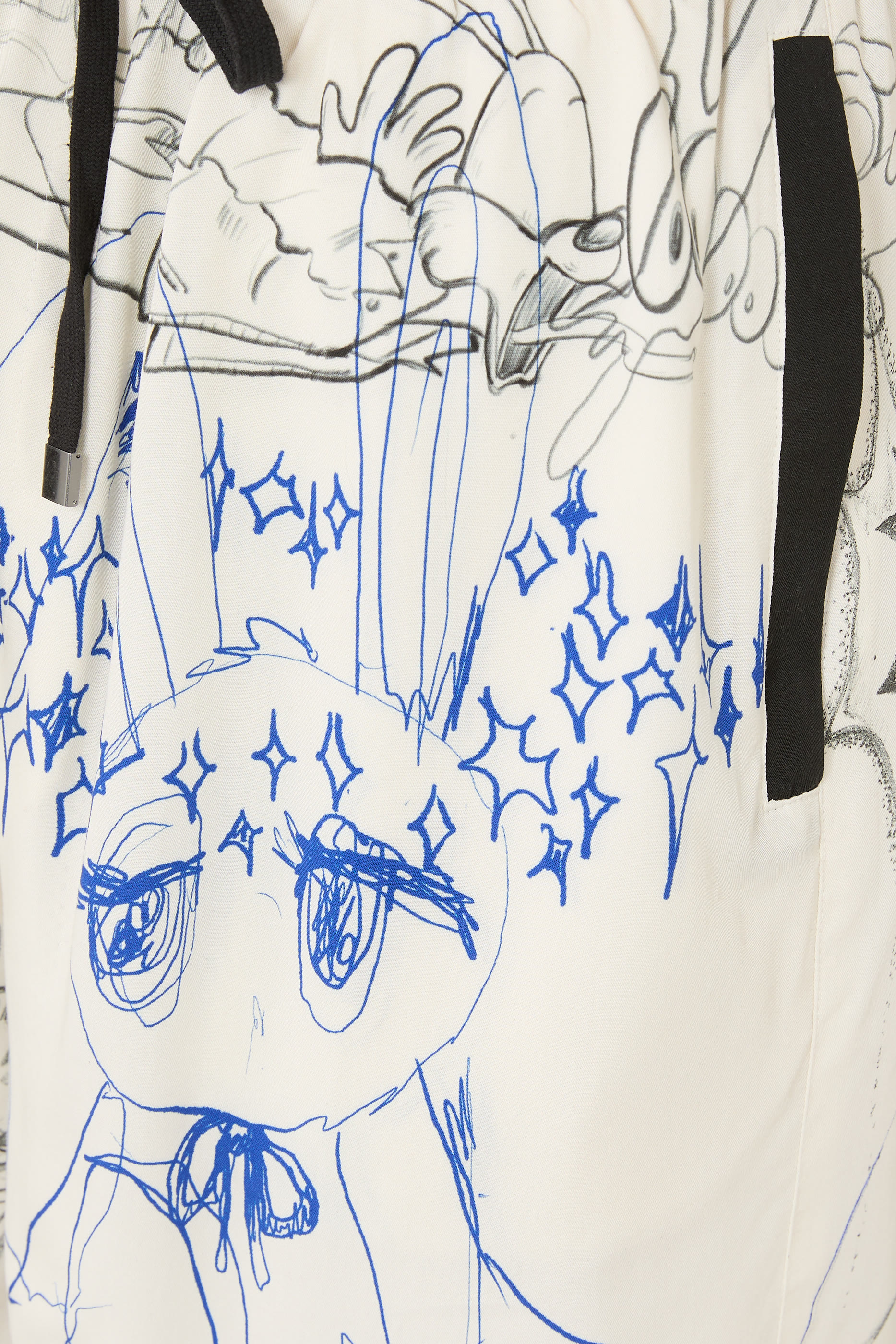 شورت بطبعة دفتر رسم