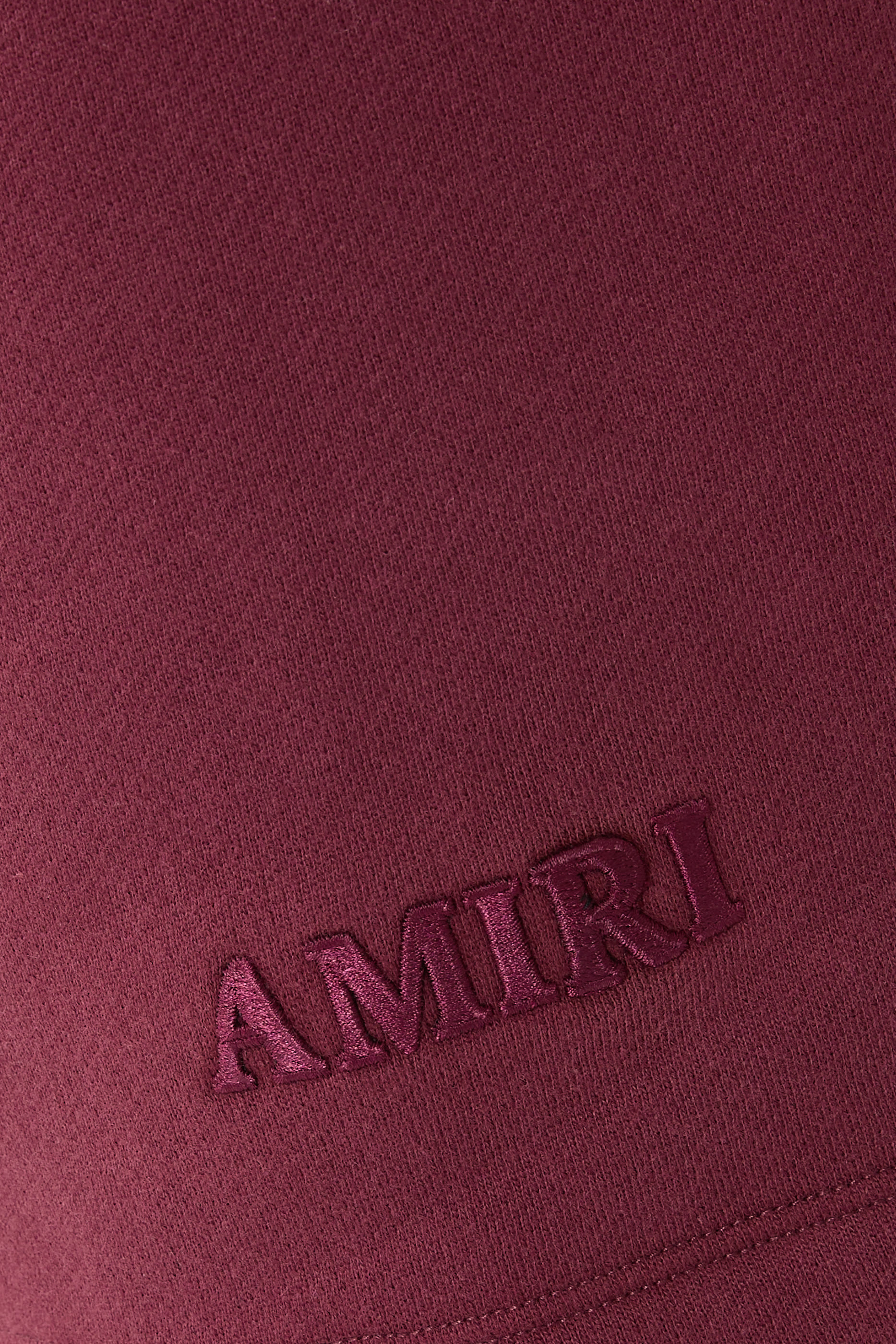 شورت رياضي بشعار الماركة